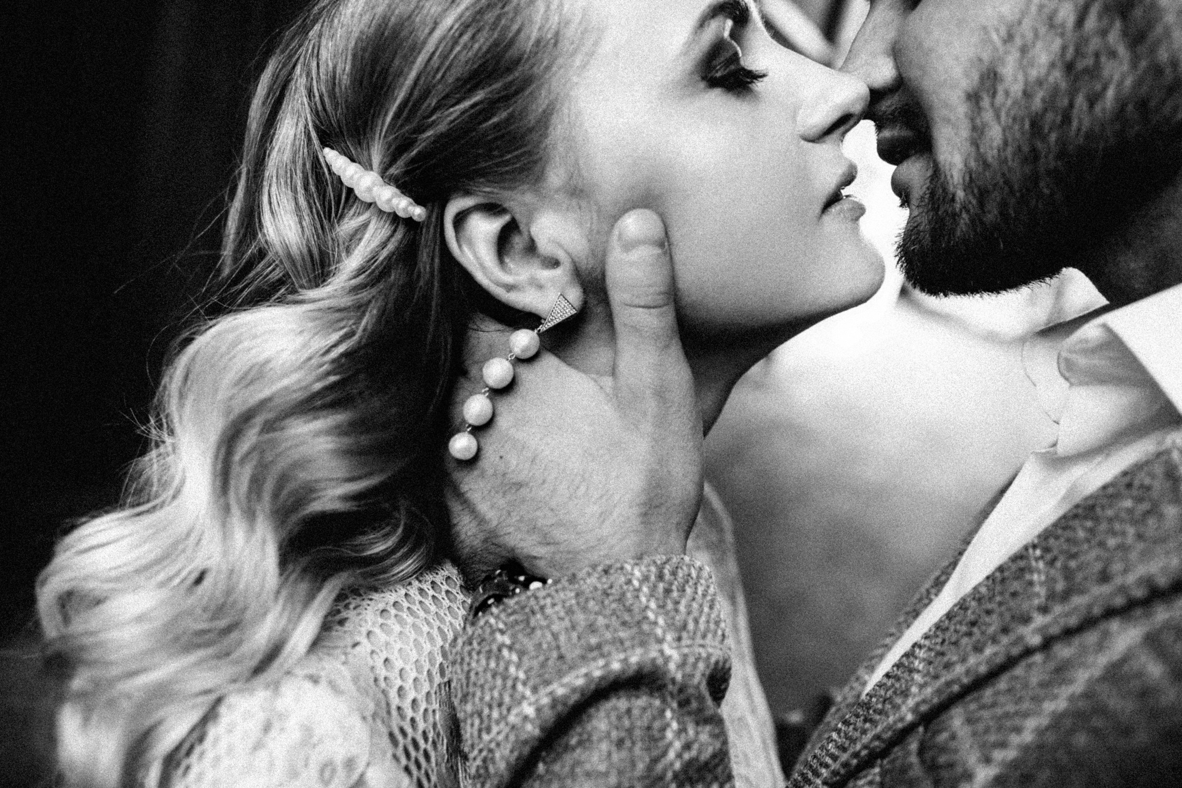 Свадебная фотосессия в Минске в любую погоду — интерьер исторической усадьбы для атмосферных кадров