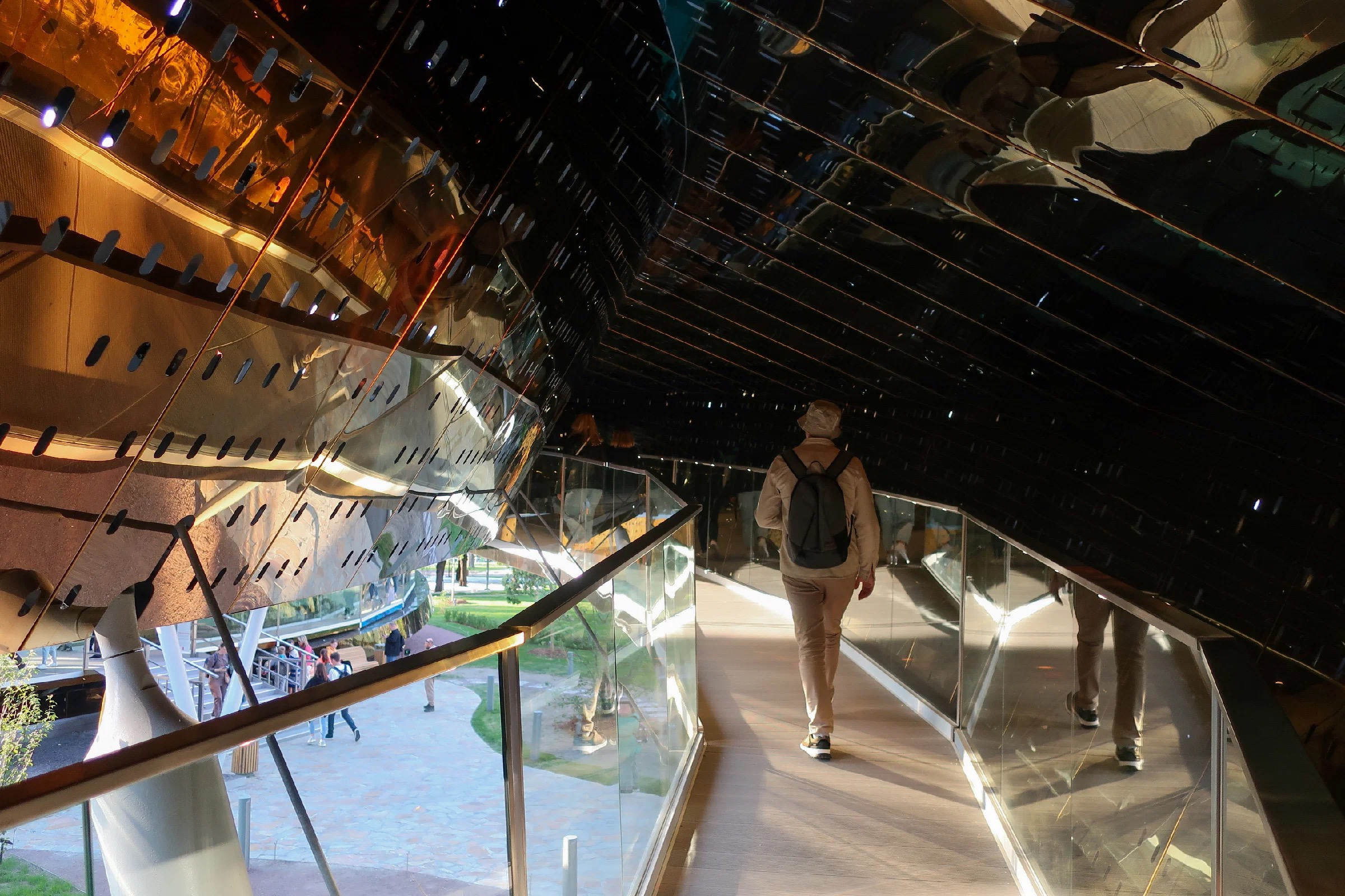 Лента Мёбиуса на ВДНХ — новый бесплатный аттракцион. Проект «Фотокладовка»: блог уличной фотографии в формате street photo