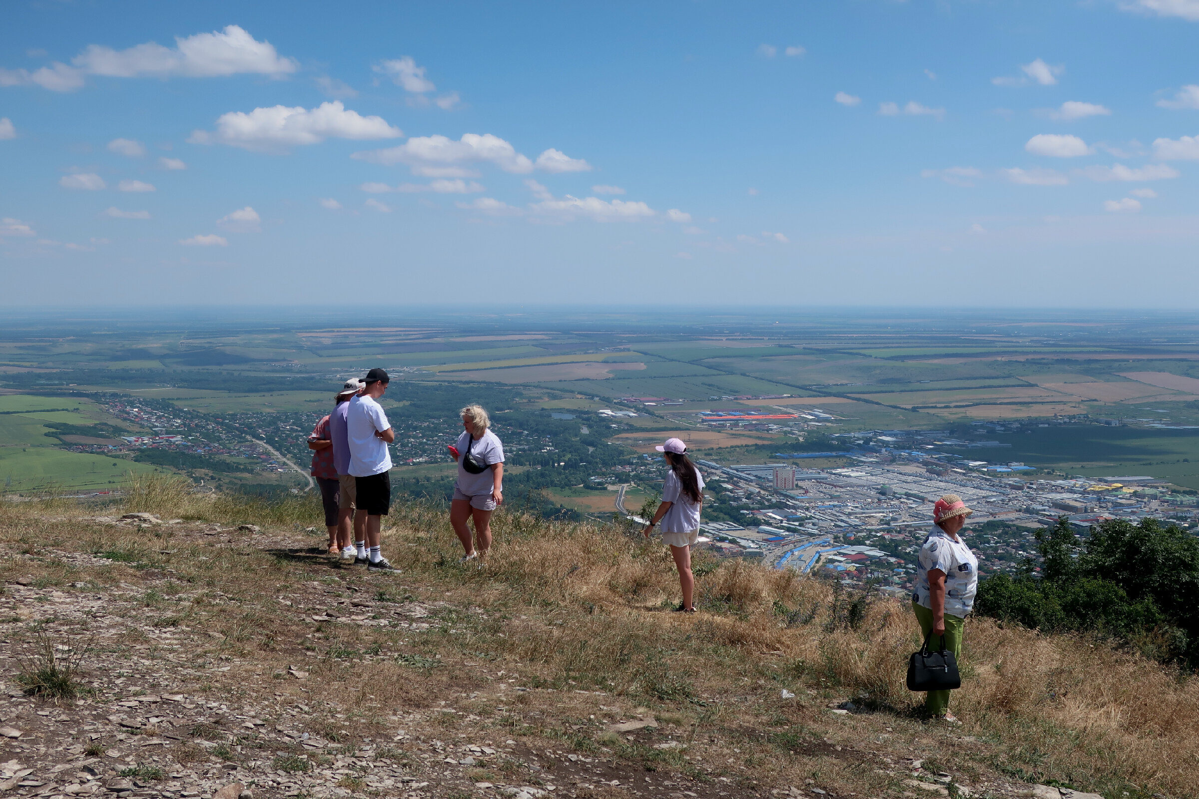 Фотопрогулка по жаркому Пятигорску: горы Машук, Бештау, канатка. Проект «Фотокладовка»: блог уличной фотографии в формате street photo