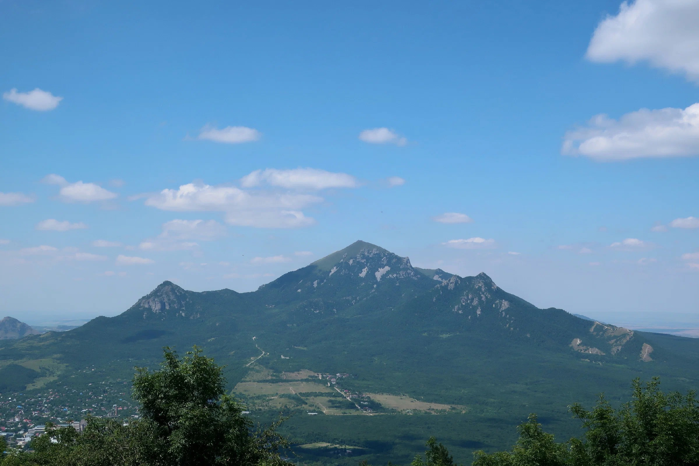 Фотопрогулка по жаркому Пятигорску: горы Машук, Бештау, канатка. Проект «Фотокладовка»: блог уличной фотографии в формате street photo