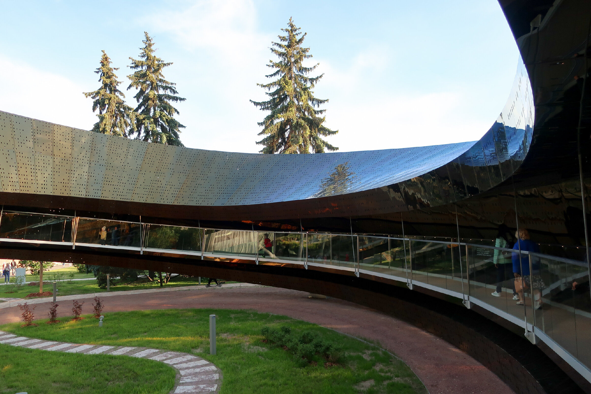 Лента Мёбиуса на ВДНХ — новый бесплатный аттракцион. Проект «Фотокладовка»: блог уличной фотографии в формате street photo