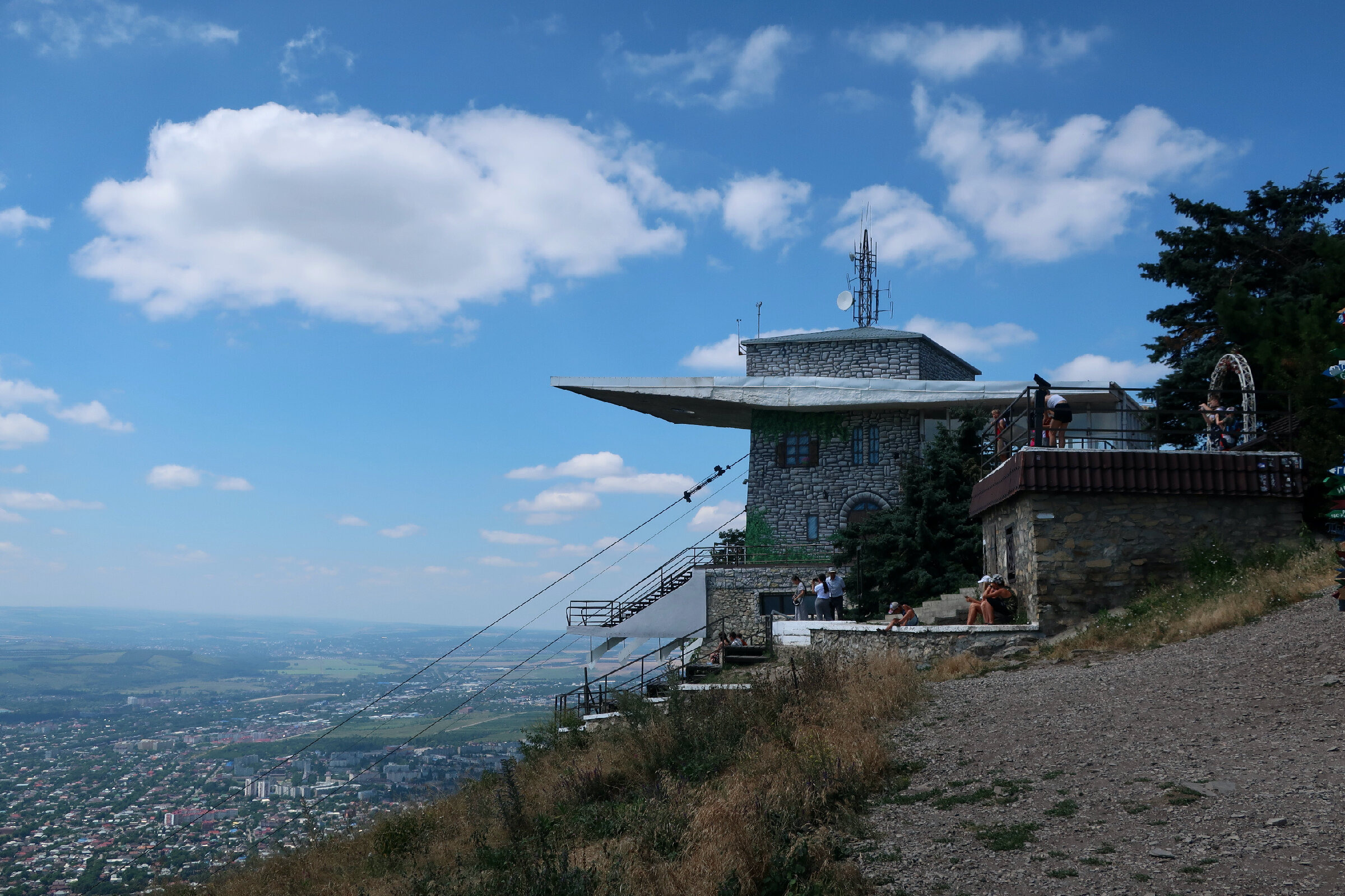 Фотопрогулка по жаркому Пятигорску: горы Машук, Бештау, канатка. Проект «Фотокладовка»: блог уличной фотографии в формате street photo