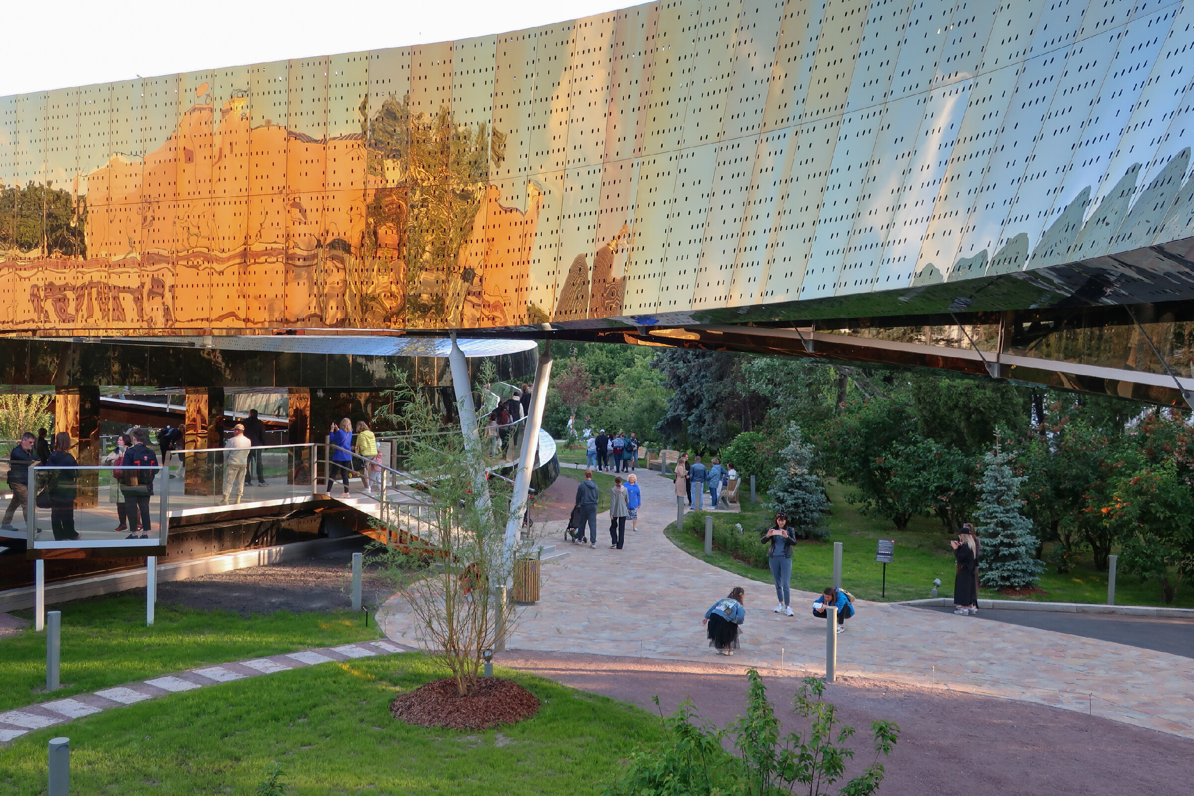 Лента Мёбиуса на ВДНХ — новый бесплатный аттракцион. Проект «Фотокладовка»: блог уличной фотографии в формате street photo