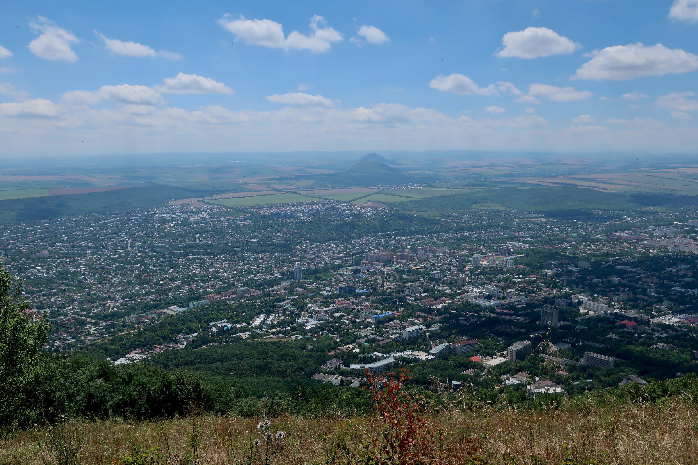 Фотопрогулка по жаркому Пятигорску: горы Машук, Бештау, канатка. Проект «Фотокладовка»: блог уличной фотографии в формате street photo