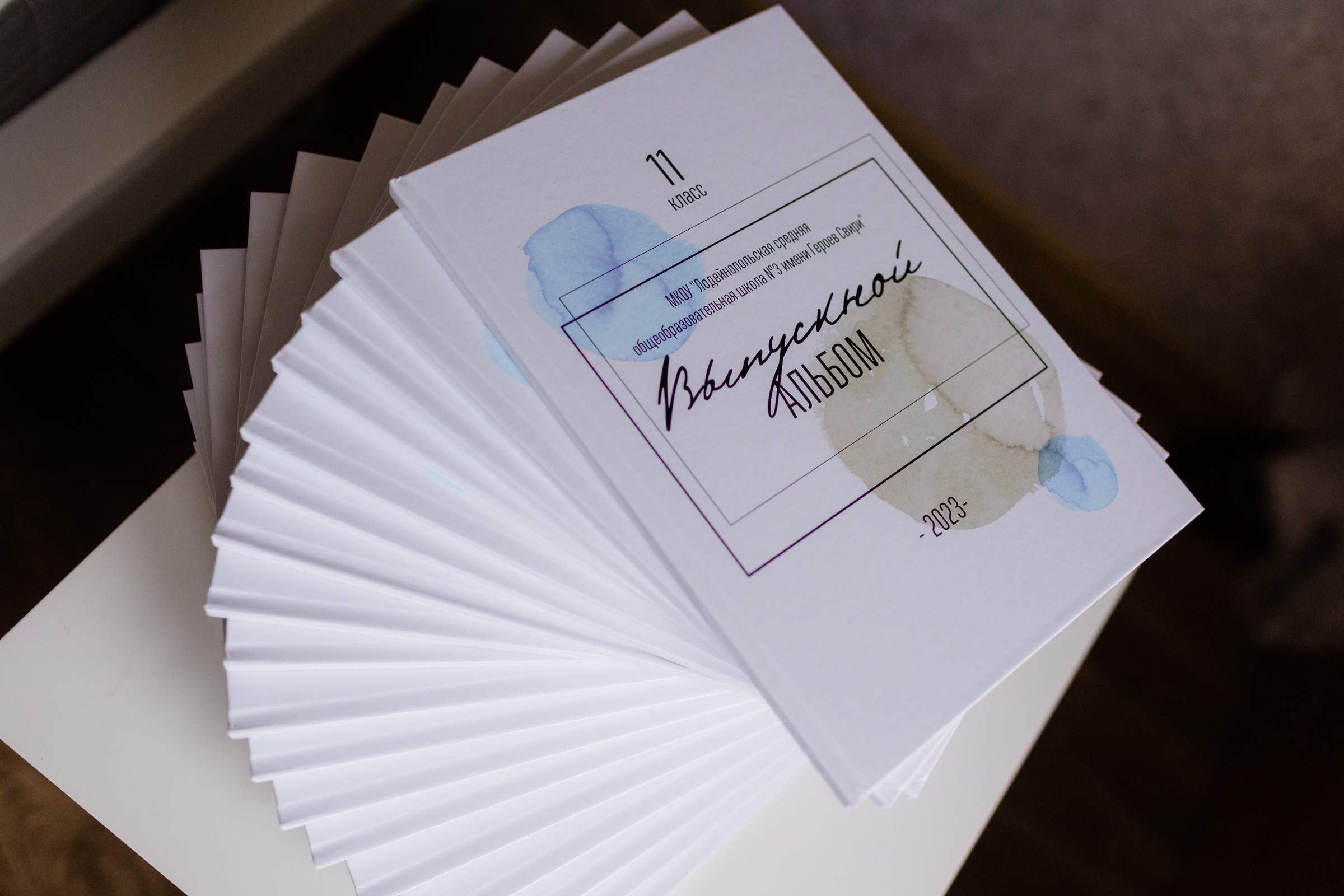 4-9-11 класс —СТАНДАРТ- Общая верстка, 5 разворотов. 20×30/ от 3200р. Фотограф Лодейное Поле Екатерина Герасимова в Санкт-Петербурге и Лен. области