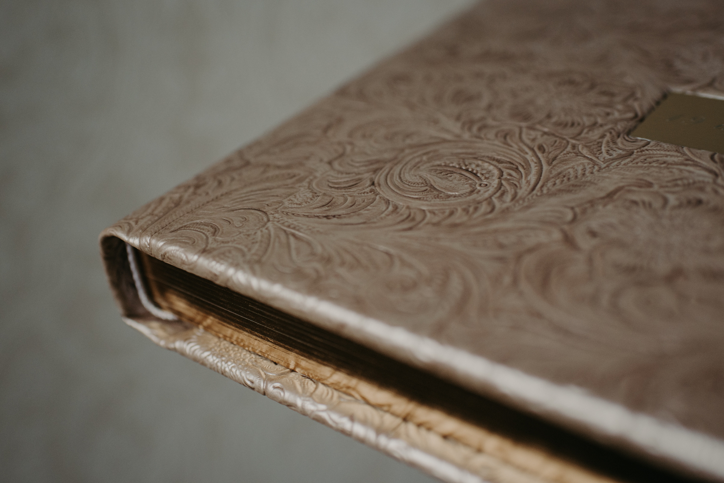 Свадебная фотокнига и семейная фотокнига, фотокниги на заказ. Свадебный фотограф в Санкт-Петербурге Венера Ахметова