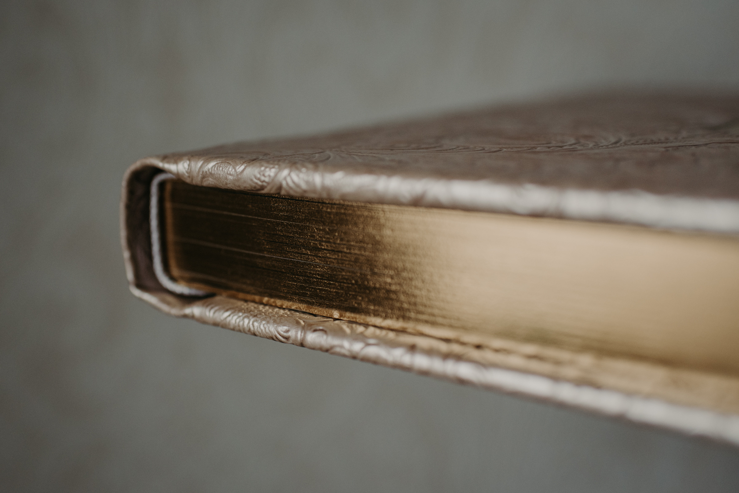 Свадебная фотокнига и семейная фотокнига, фотокниги на заказ. Свадебный фотограф в Санкт-Петербурге Венера Ахметова