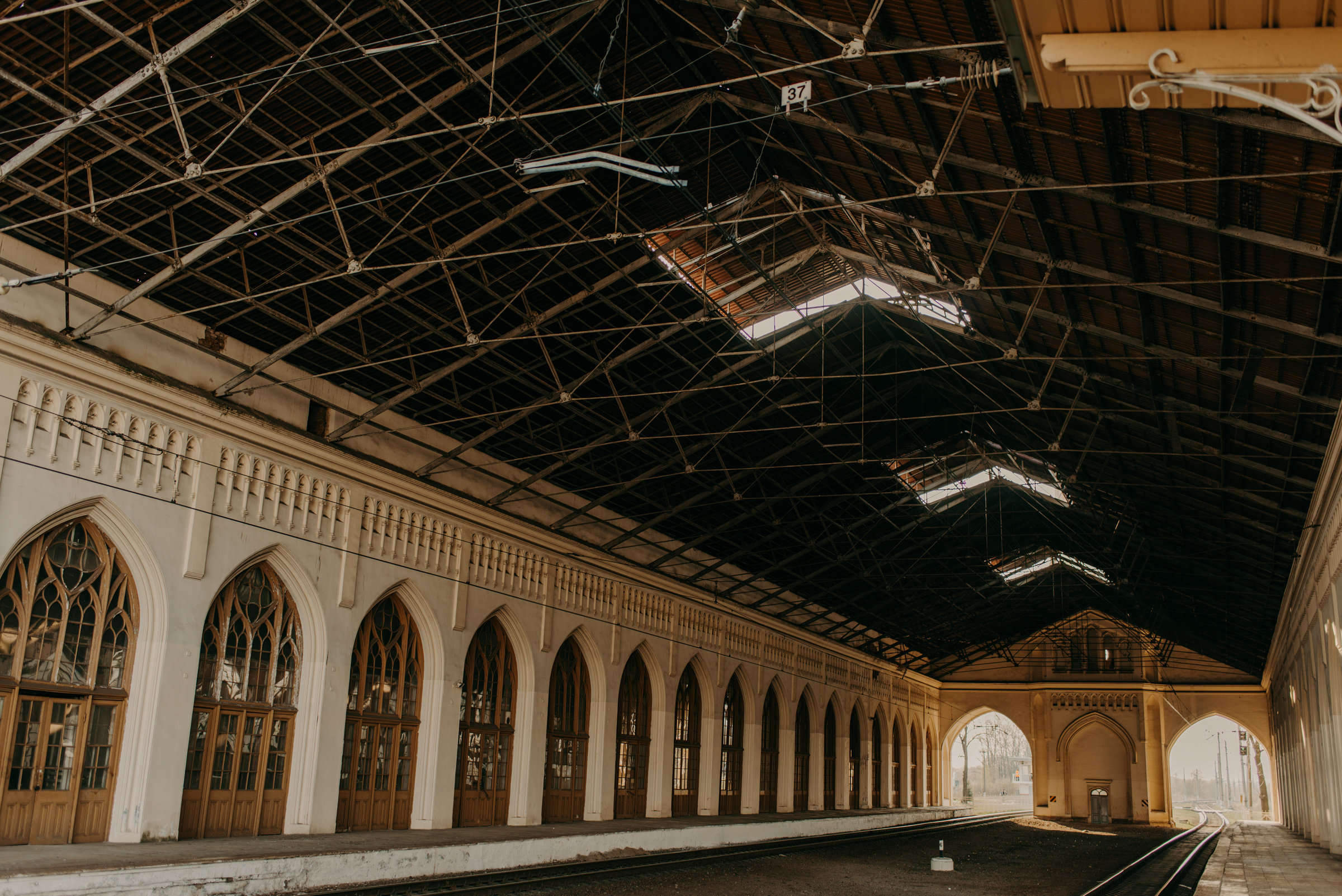 4 закрытых места рядом с Петергофом для свадебной фотосессии в дождь. Свадебный фотограф в Санкт-Петербурге Венера Ахметова