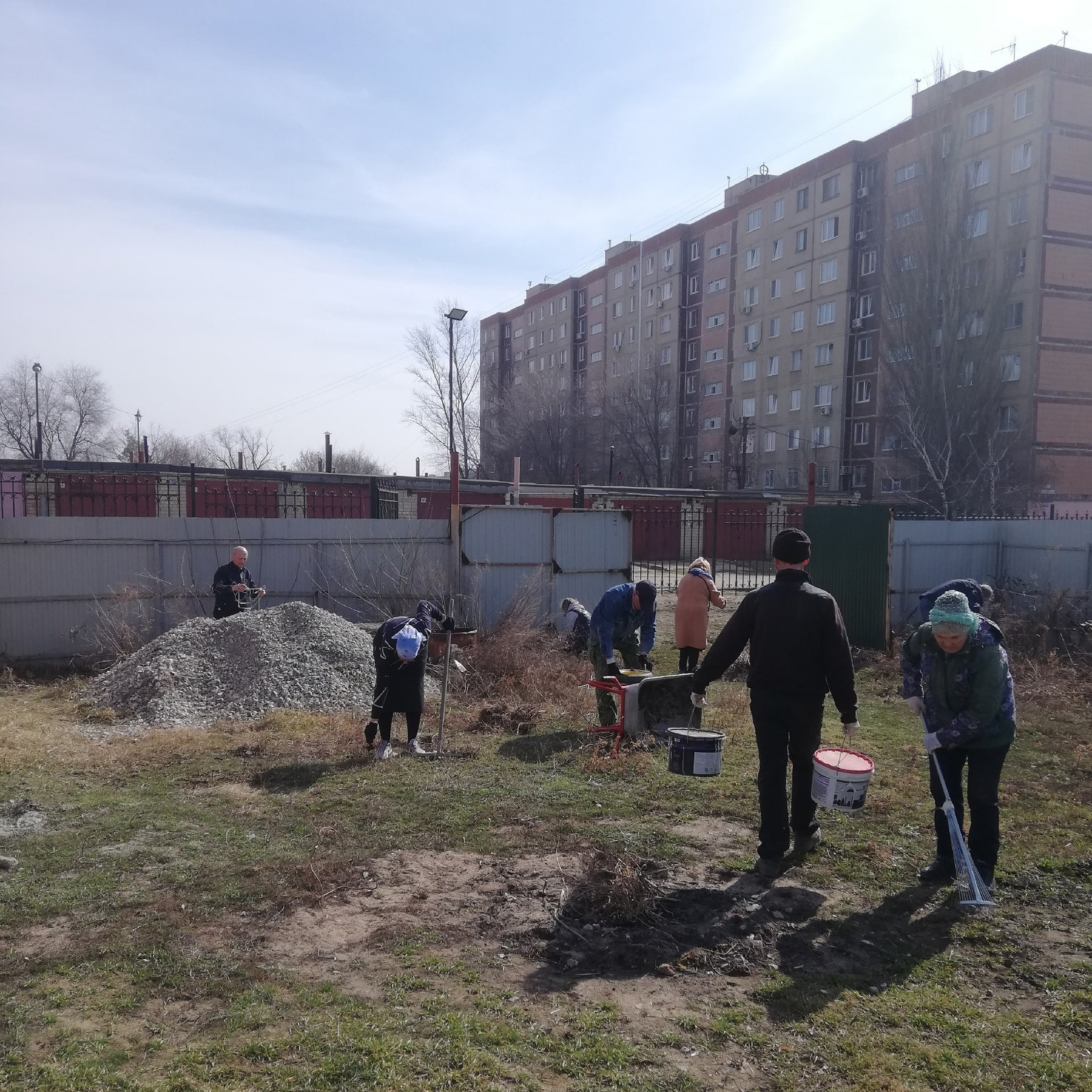 Во Введенском храме прошел субботник. Северное благочиние Саратовской епархии