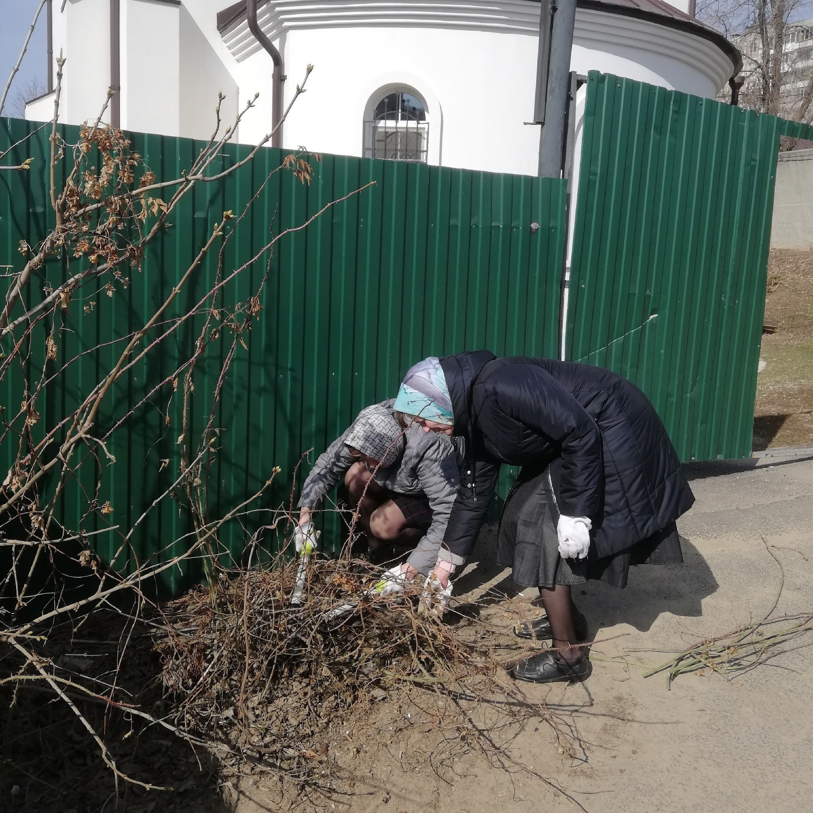 Во Введенском храме прошел субботник. Северное благочиние Саратовской епархии