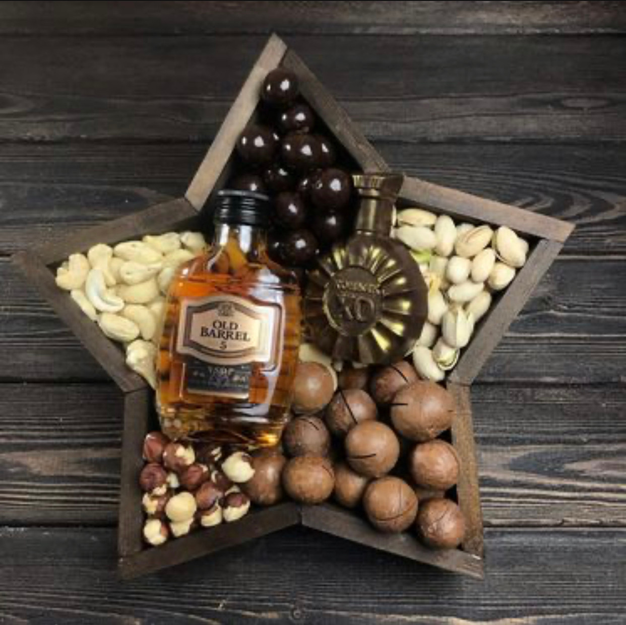 Мужские букеты Сургут. Клубника в шоколаде в Сургуте