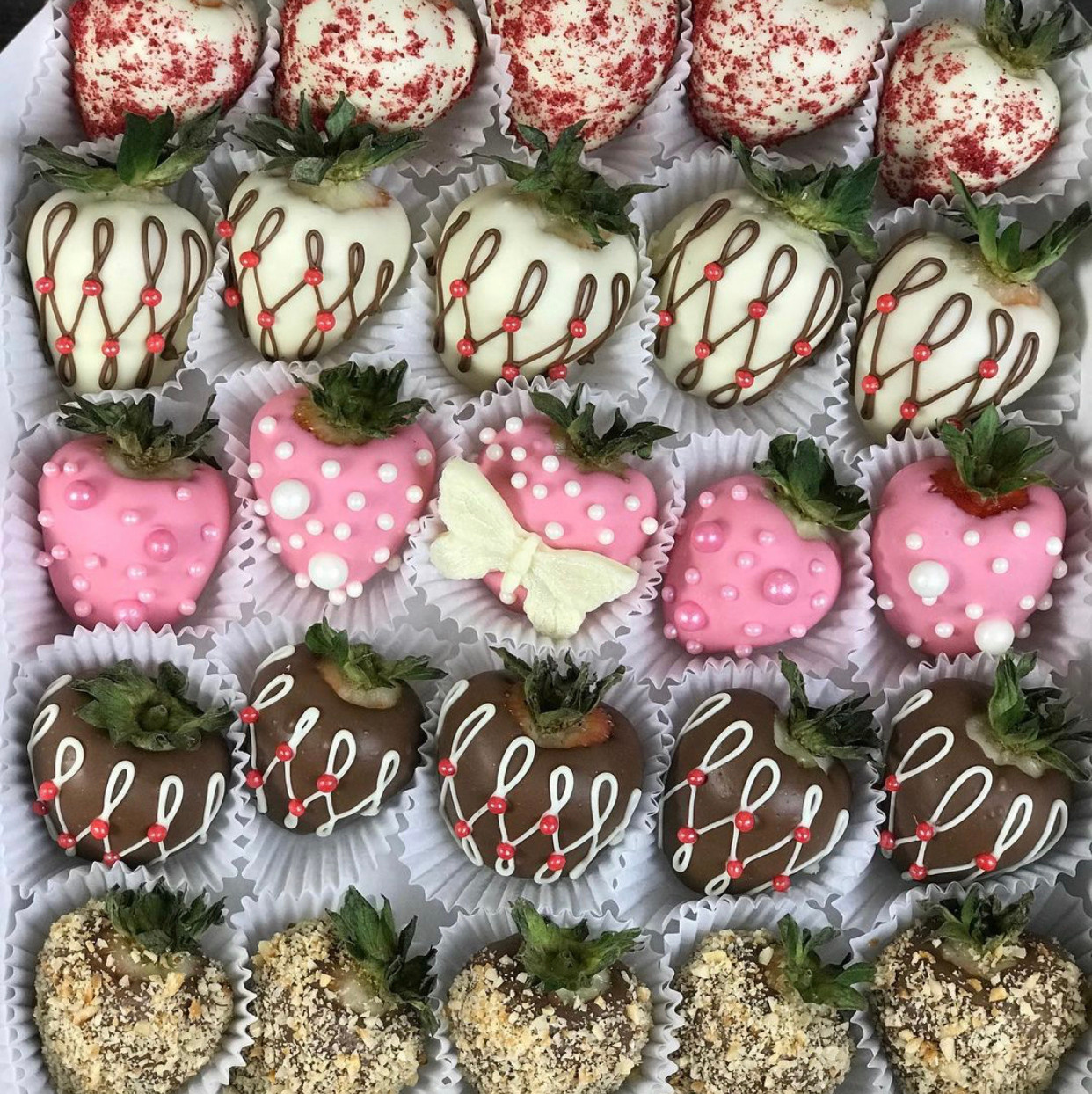 Наборы из клубники в шоколаде Сургут. Клубника в шоколаде в Сургуте