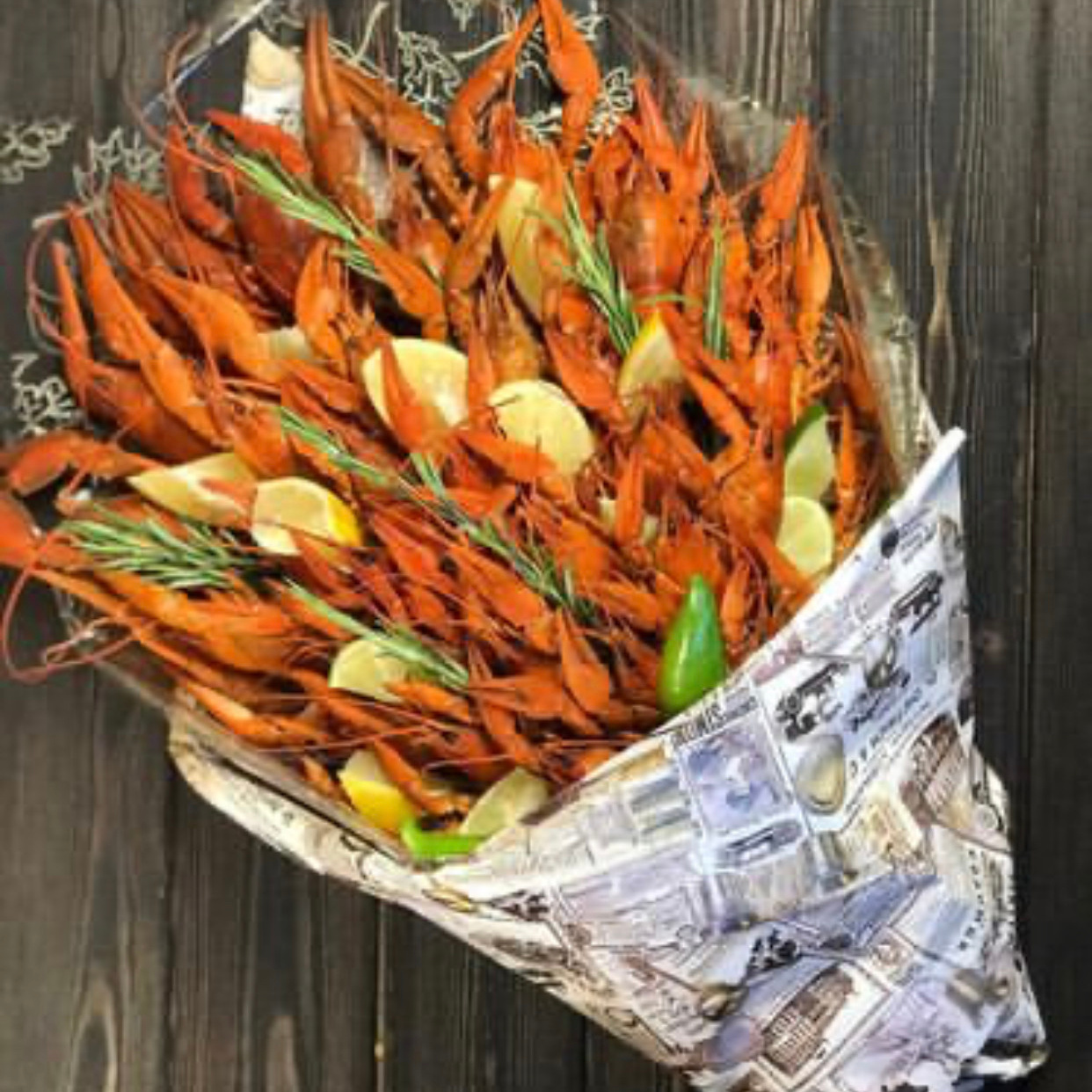 Мужские букеты Сургут. Клубника в шоколаде в Сургуте