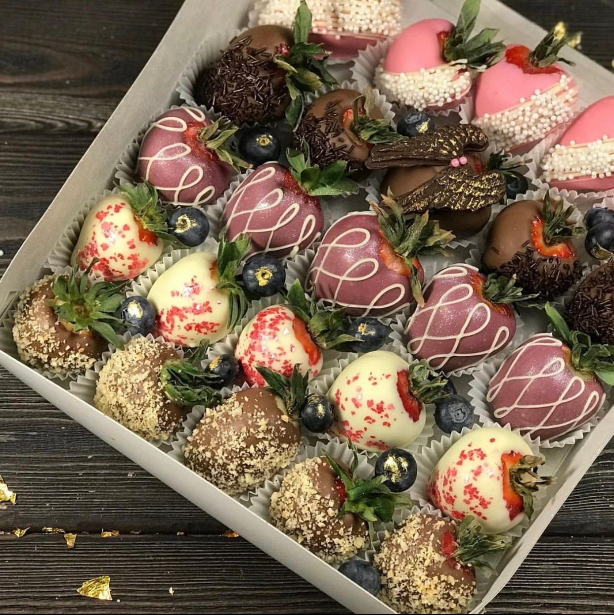 Наборы из клубники в шоколаде Сургут. Клубника в шоколаде в Сургуте