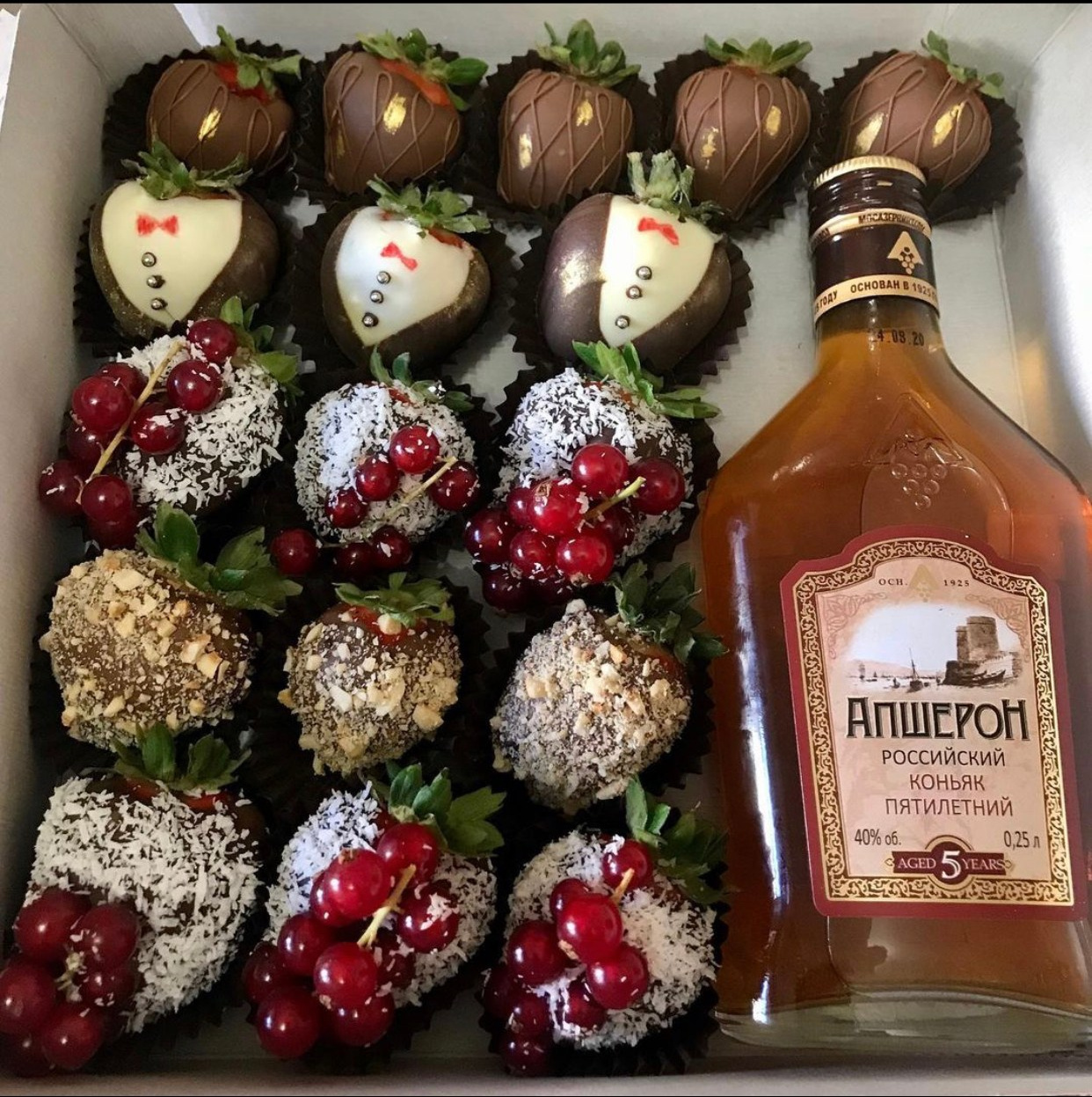 Наборы из клубники в шоколаде Сургут. Клубника в шоколаде в Сургуте