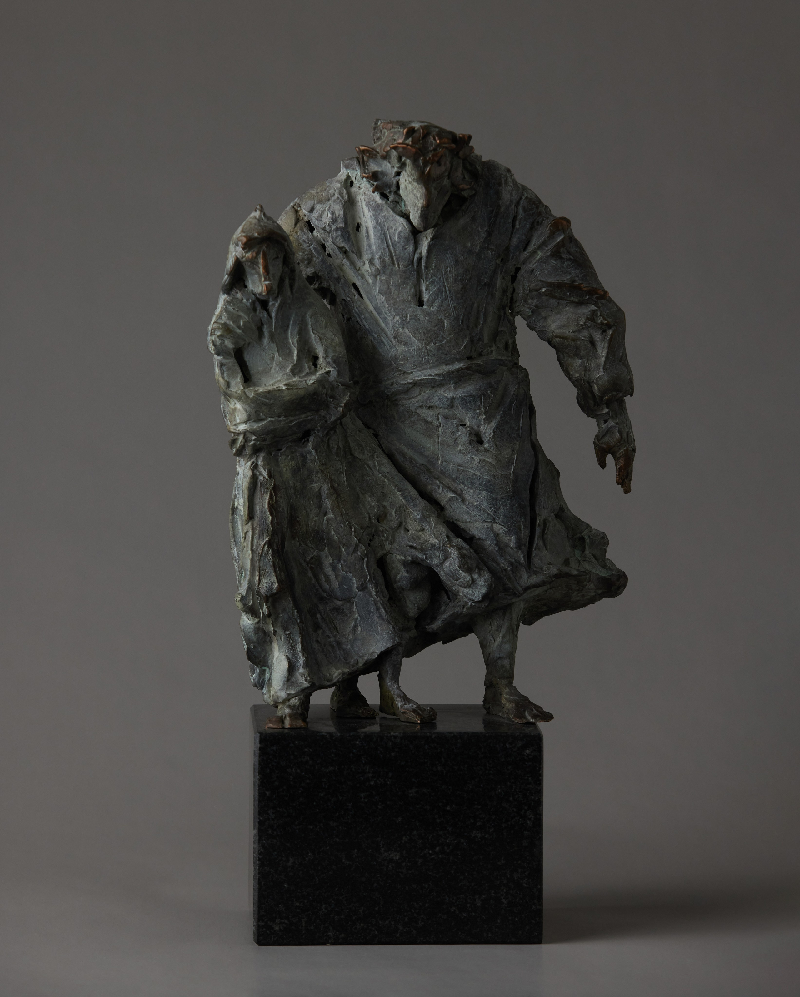 Купить современную скульптуру из бронзы в Москве