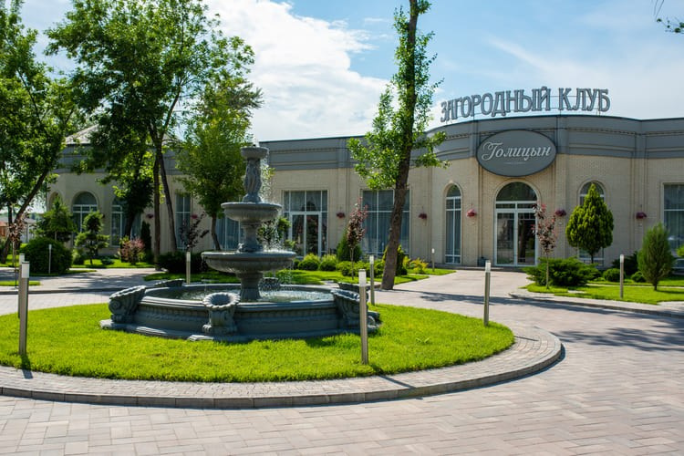 Красивый ресторан для свадьбы в Ростове Загородный клуб Голицын