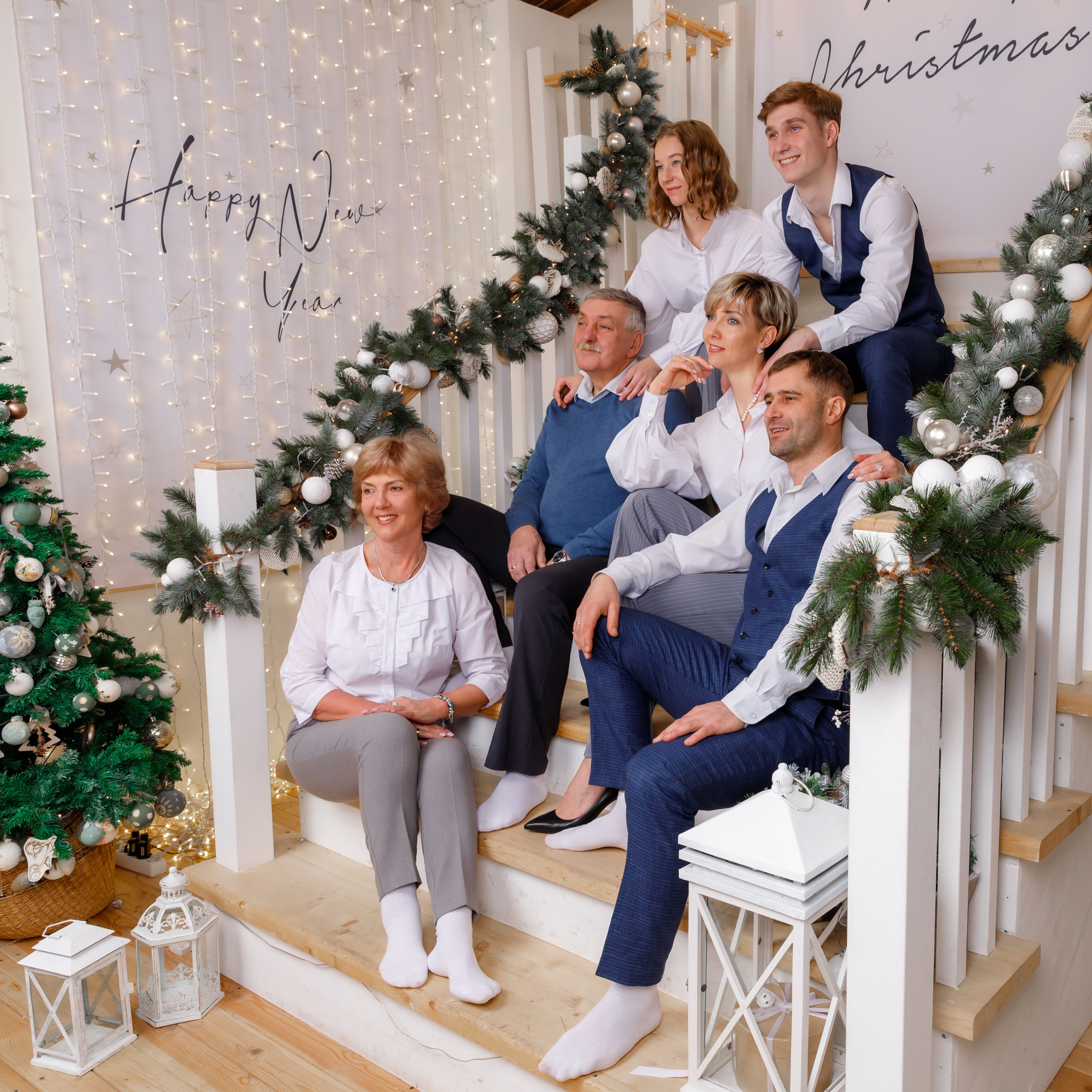 НОВЫЙ ГОД семейная фотосессия. ФОТОГРАФ РАДОСТИ Фотосессия в студии СПб. Портретный фотограф — Юрий Торлопов