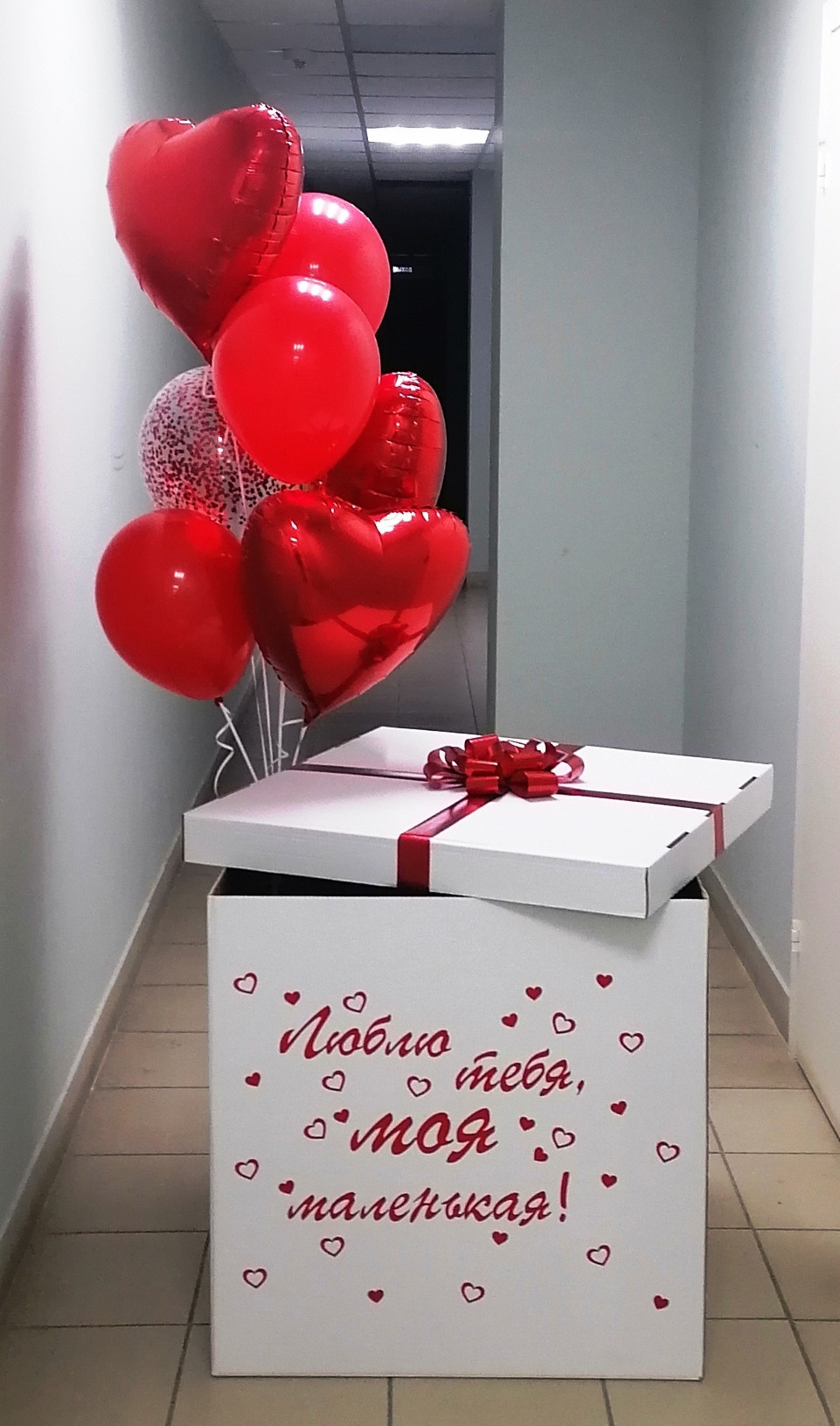 Коробка с шарами. Студия праздничного декора