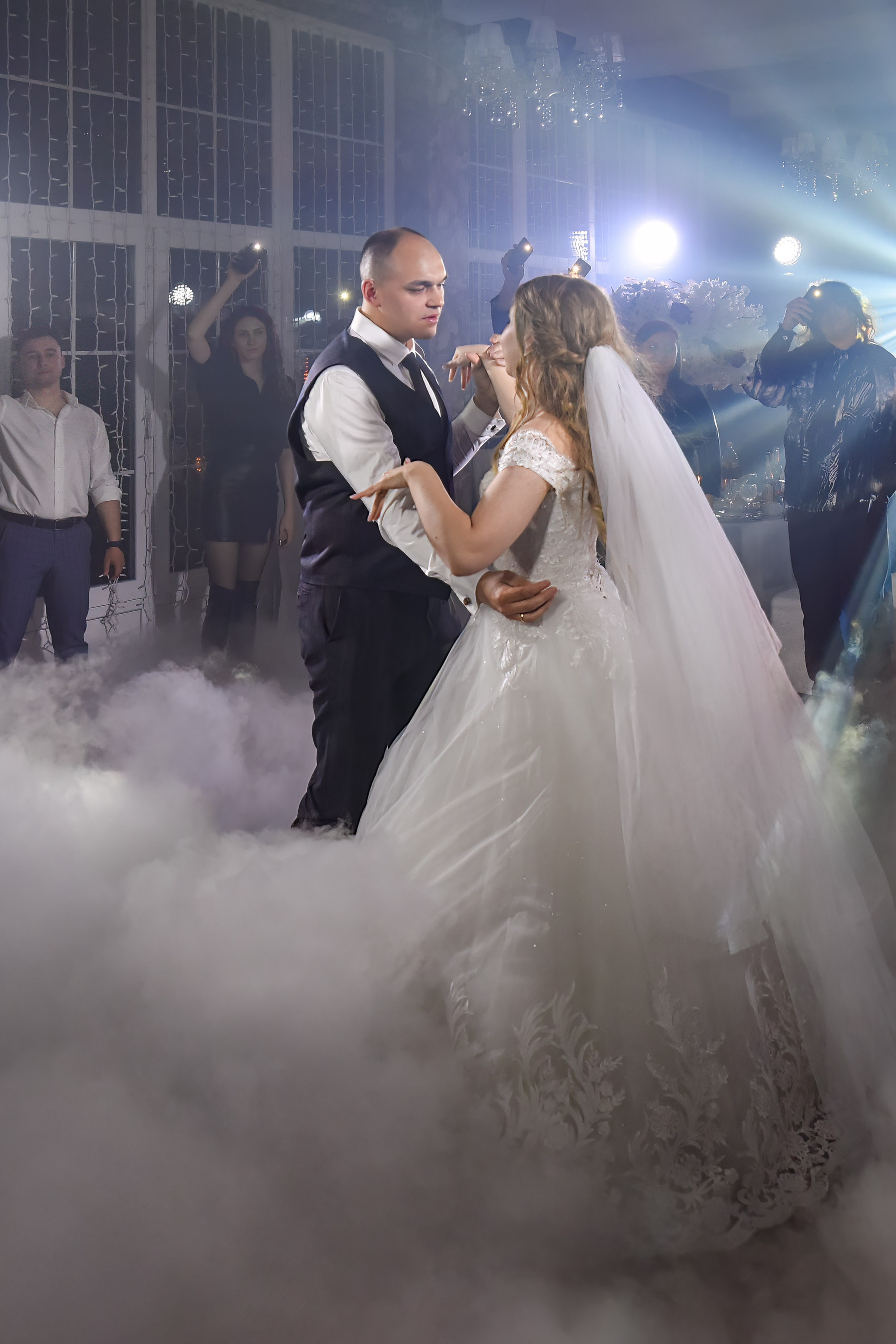 свадьба , танец молодоженов , дым ,танец в дыму