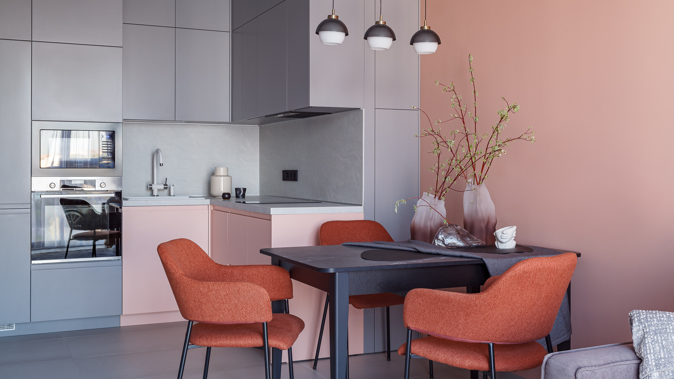 Студия HomeBox: 46 м² с терракотовыми акцентами. Интерьерный фотограф Дима Птицын и стилист Дарья Копылова