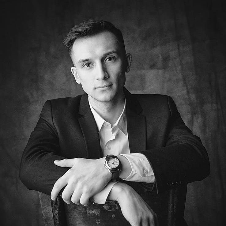 Чытай перад здымкай. Партрэтны фатограф у Мінску Раман Раманаў