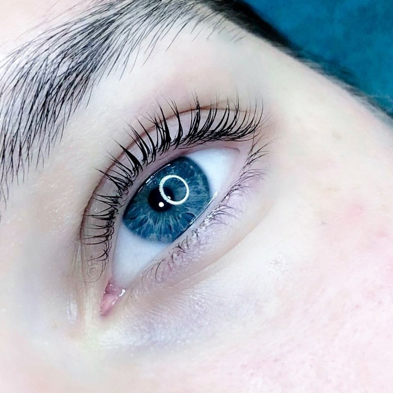 сделано ламинирование ресниц в СПб у метро Звездная в московском районе