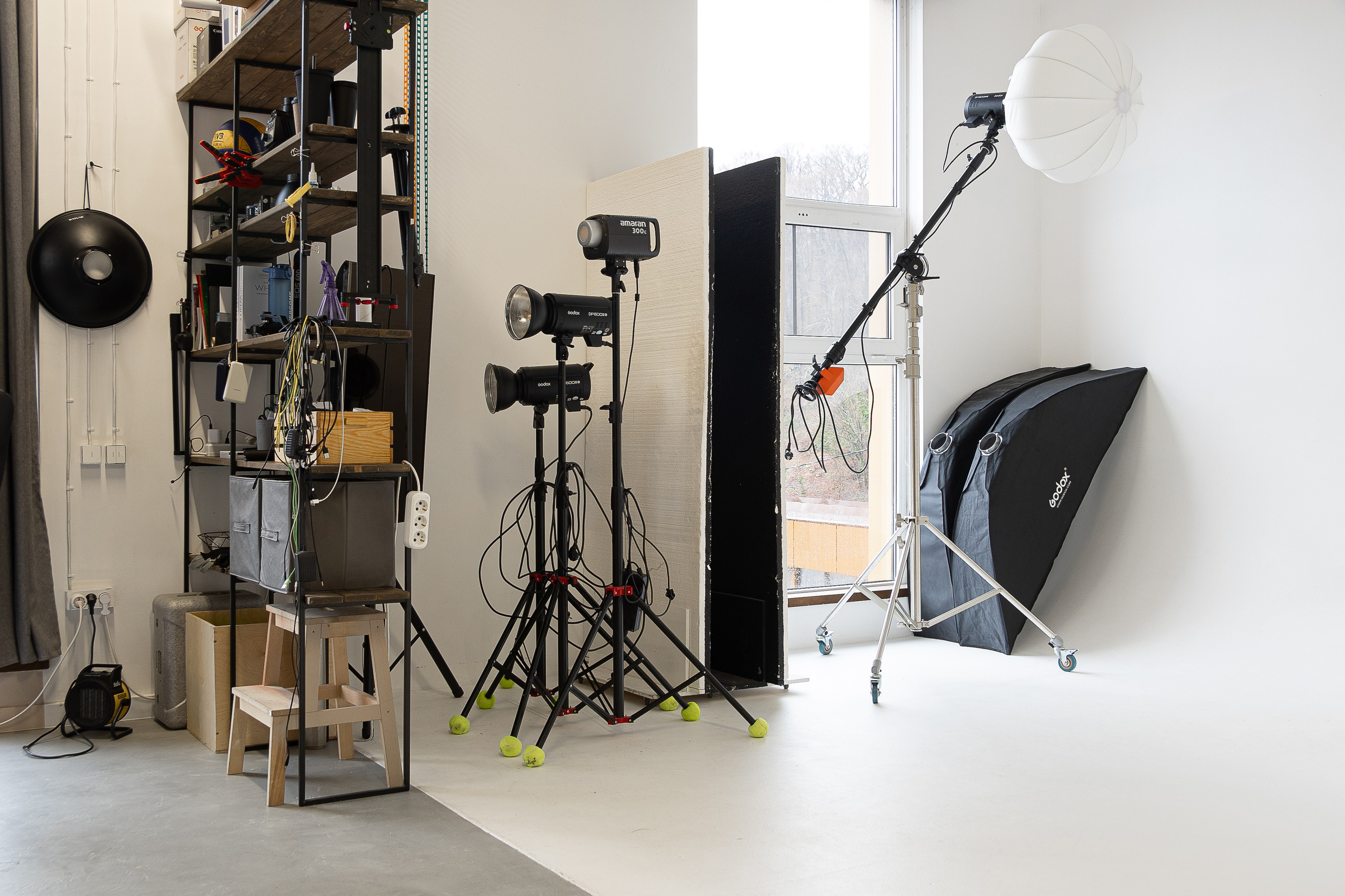 Аренда фотостудия с циклорамой в Сочи — FASHIONprod, 1000 ₽/час. Стрит съемки для маркетплейсов в Сочи | ИИ контент | fashionprod