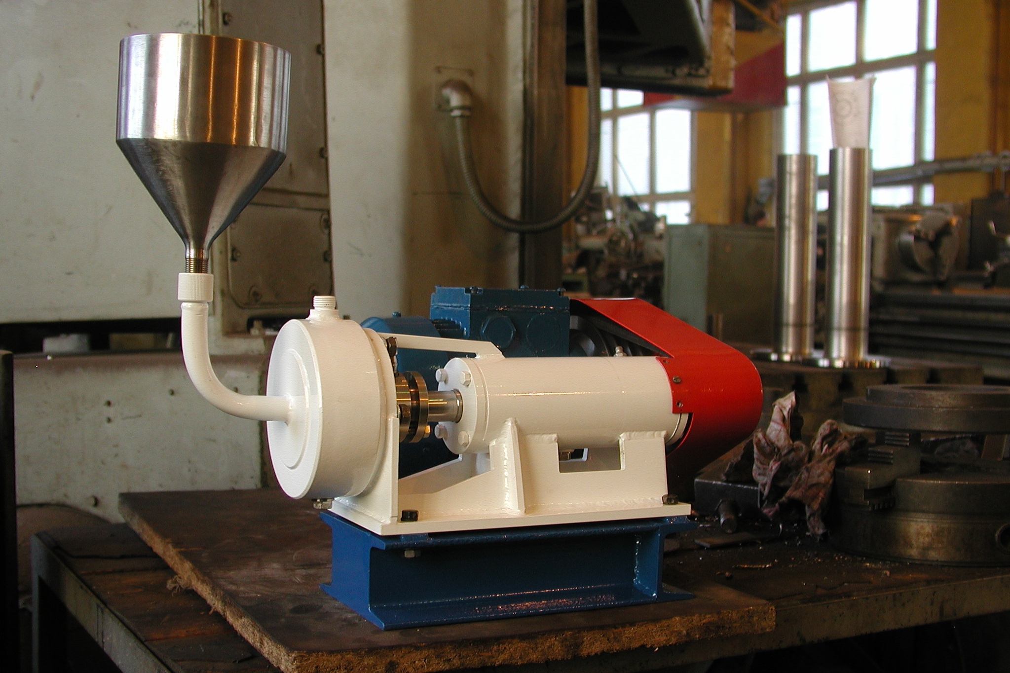 Проточные роторно-пульсационные аппараты серии ПРГ (диспергаторы). ПЕТЕРБУРГНИИХИММАШ разрабатывает и изготавливает оборудование