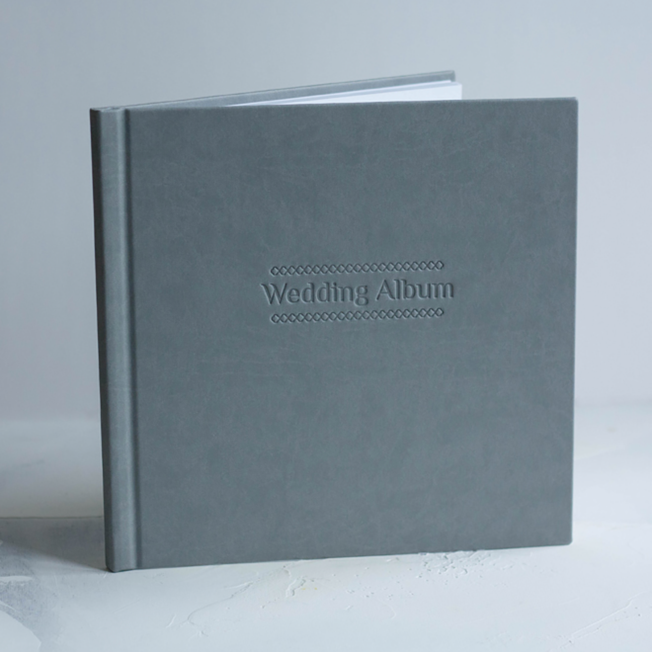 Пг, Тиснение, искуст.кожа, техн. Фотограф Ольга Молева