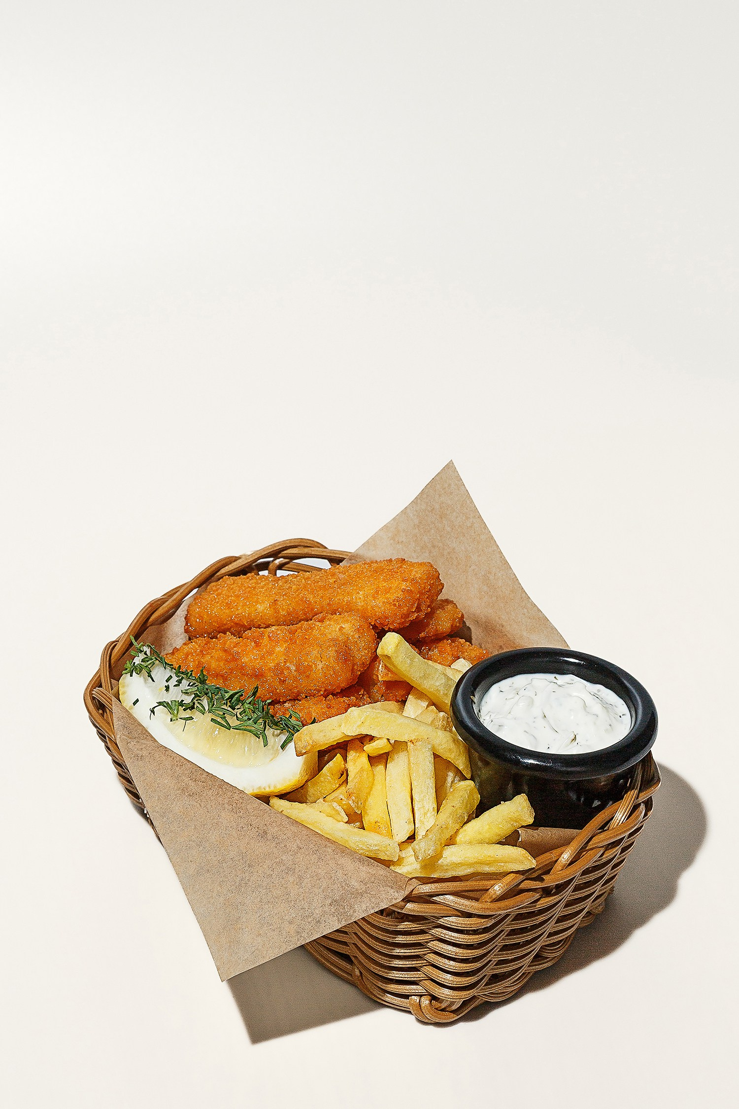 Профессиональная фуд-фотосъёмка для кафе и ресторанов в Санкт-Петербурге. Выездная фотосессия для меню на доставку. Предметный фуд-фотограф Сергей Пушкин. Фотосъёмка продуктов питания для общепита. Фотограф для столовой. Фото напитков и блюд на вынос.