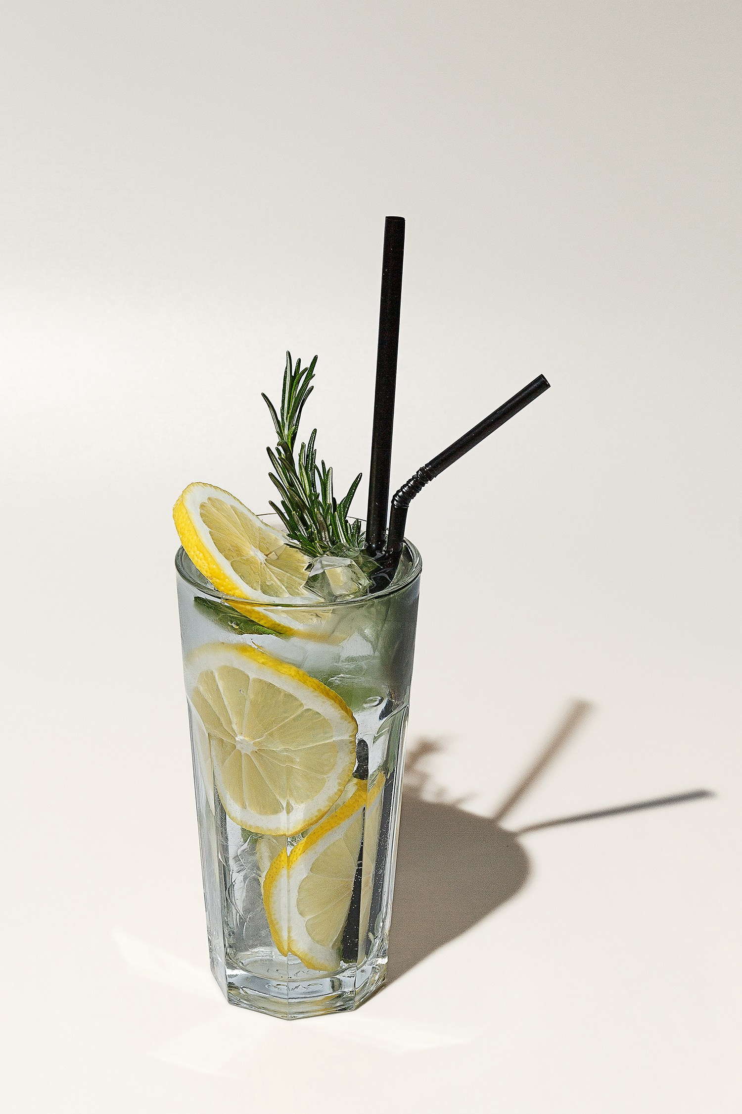 Профессиональная фуд-фотосъёмка для кафе и ресторанов в Санкт-Петербурге. Выездная фотосессия для меню на доставку. Предметный фуд-фотограф Сергей Пушкин. Фотосъёмка продуктов питания для общепита. Фотограф для столовой. Фото напитков и блюд на вынос.