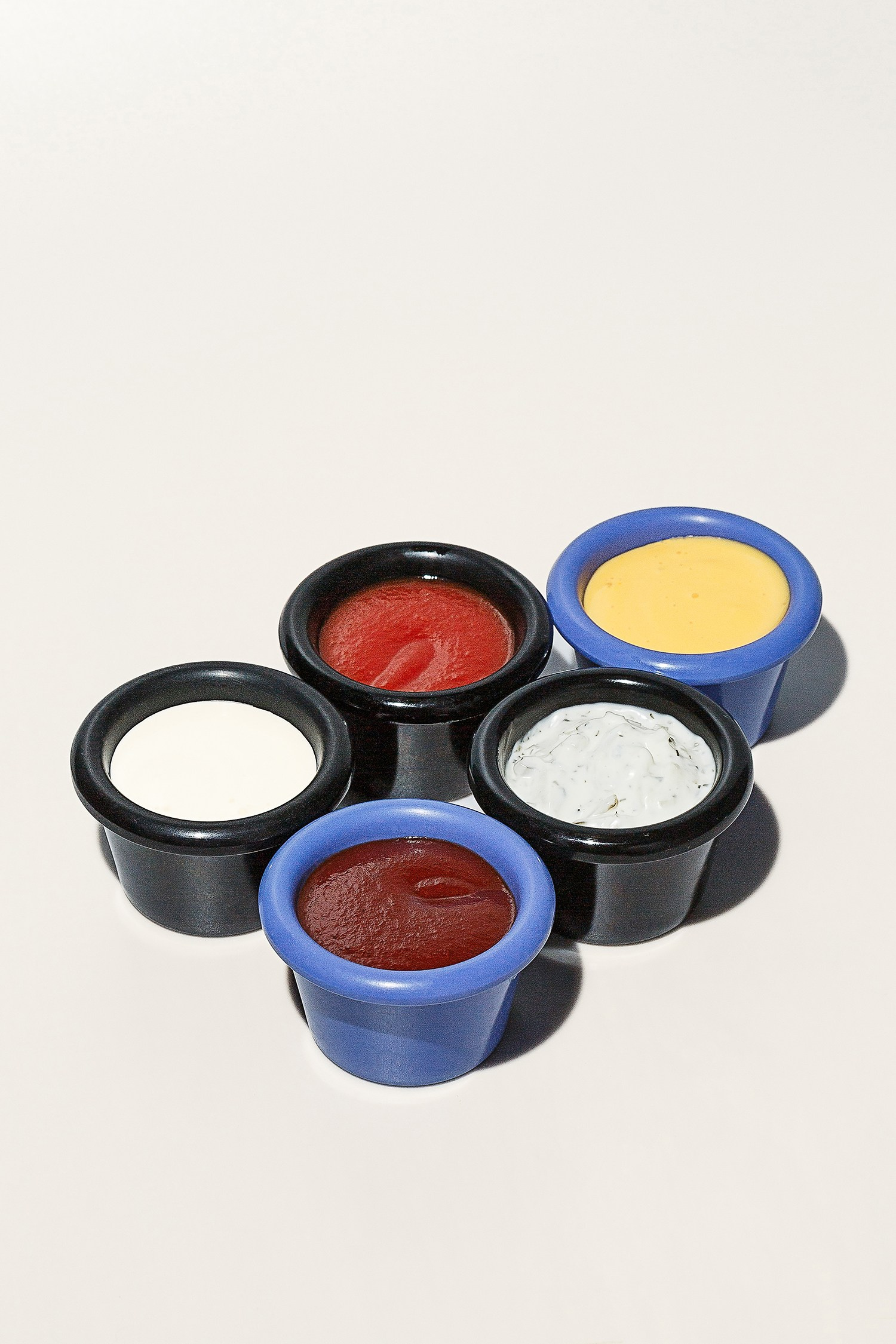 Профессиональная фуд-фотосъёмка для кафе и ресторанов в Санкт-Петербурге. Выездная фотосессия для меню на доставку. Предметный фуд-фотограф Сергей Пушкин. Фотосъёмка продуктов питания для общепита. Фотограф для столовой. Фото напитков и блюд на вынос.