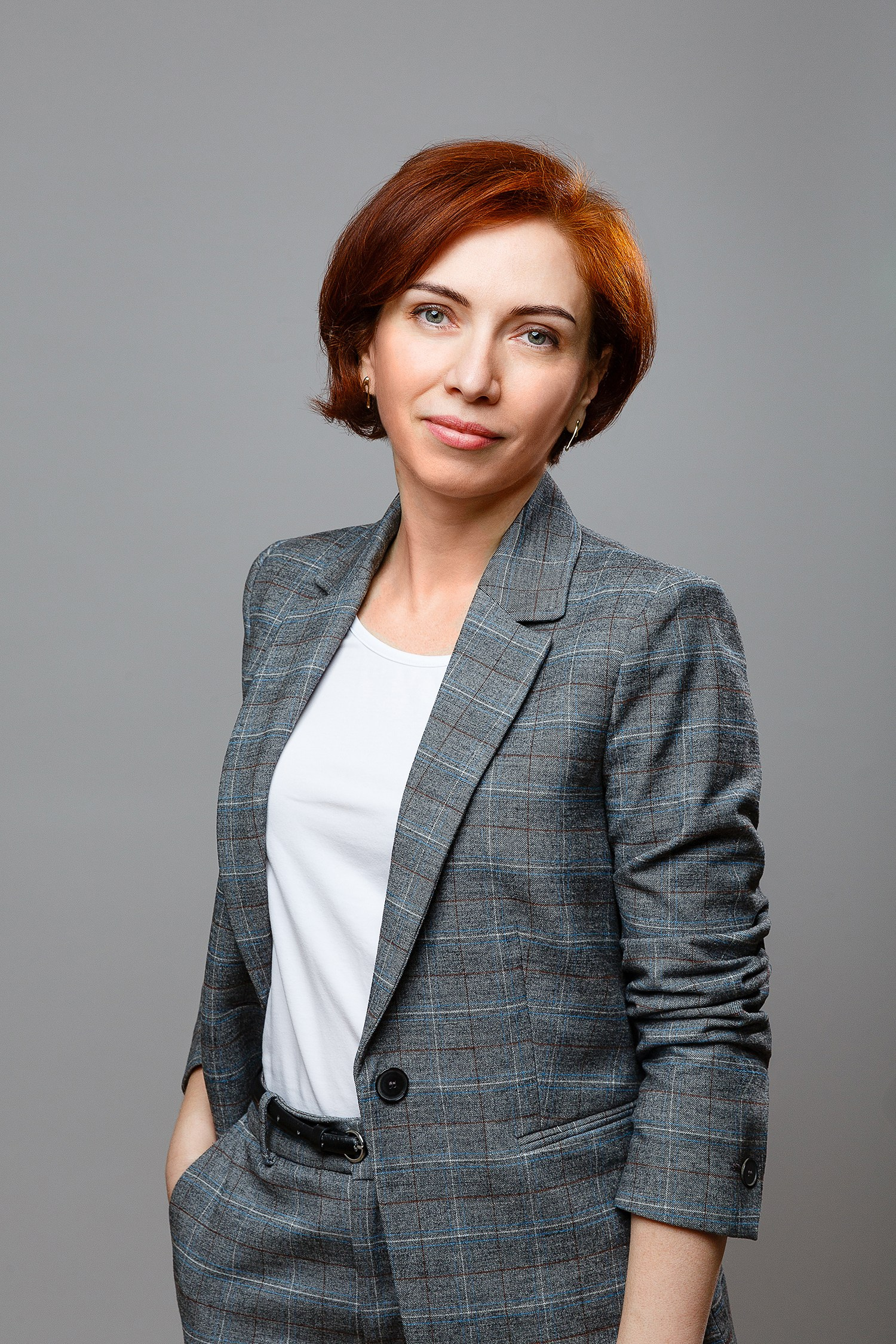 Выездная фотостудия для корпоративной фотосессии. Портретная фотосъёмка сотрудников компании. Профессиональный фотограф для сотрудников компании. Корпоративный фотограф в Санкт-Петербурге.