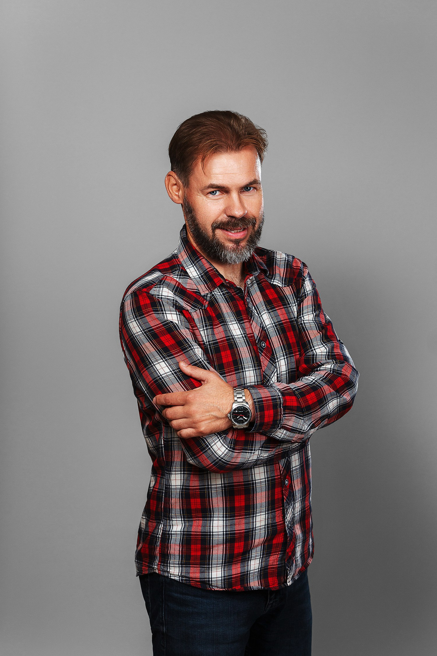 Выездная фотостудия для корпоративной фотосессии. Портретная фотосъёмка сотрудников компании. Профессиональный фотограф для сотрудников компании. Корпоративный фотограф в Санкт-Петербурге.