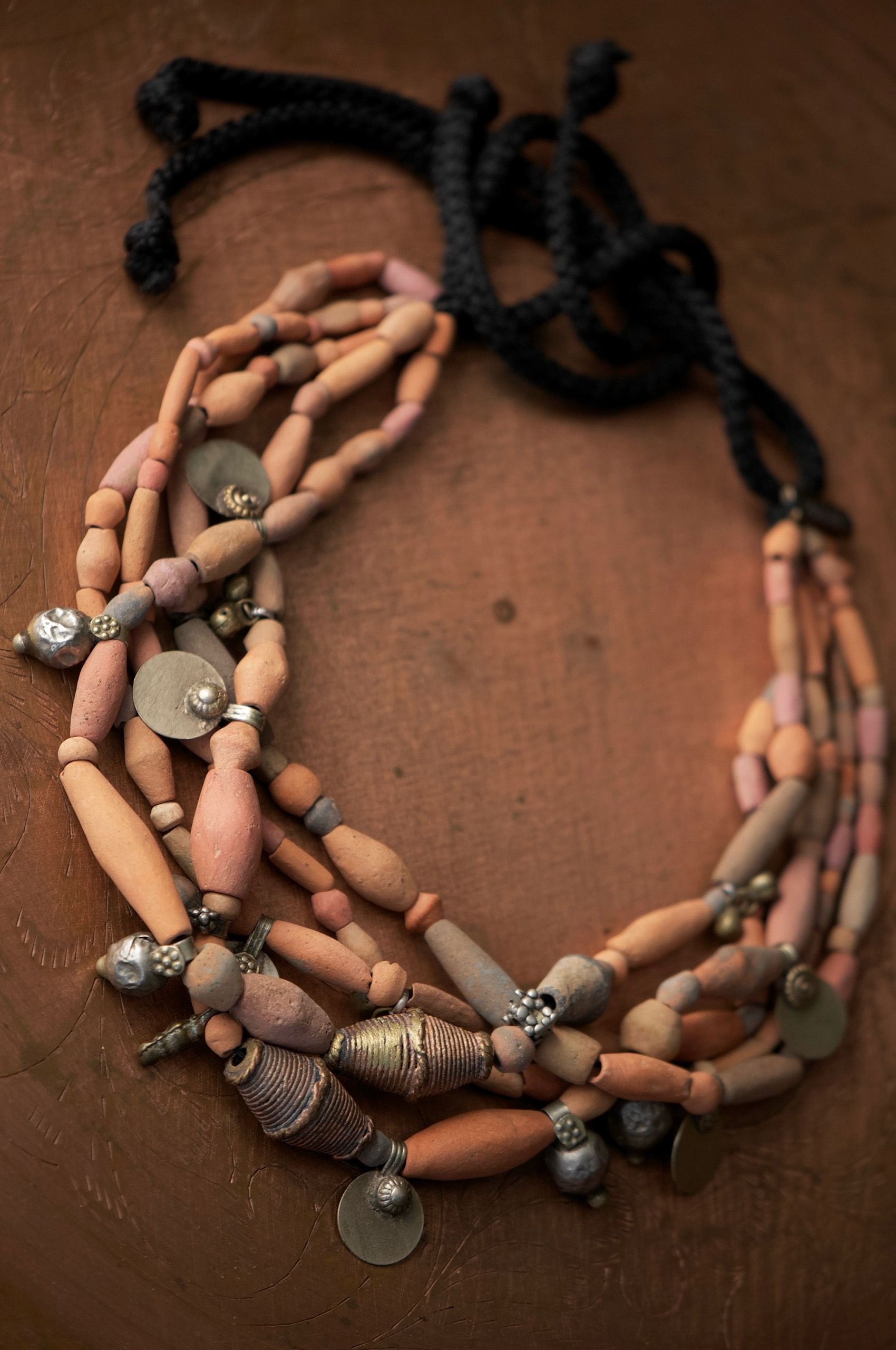 Глина как код — древняя память в украшениях. EUGENIKA JEWELS — Идеальные украшения для избранных