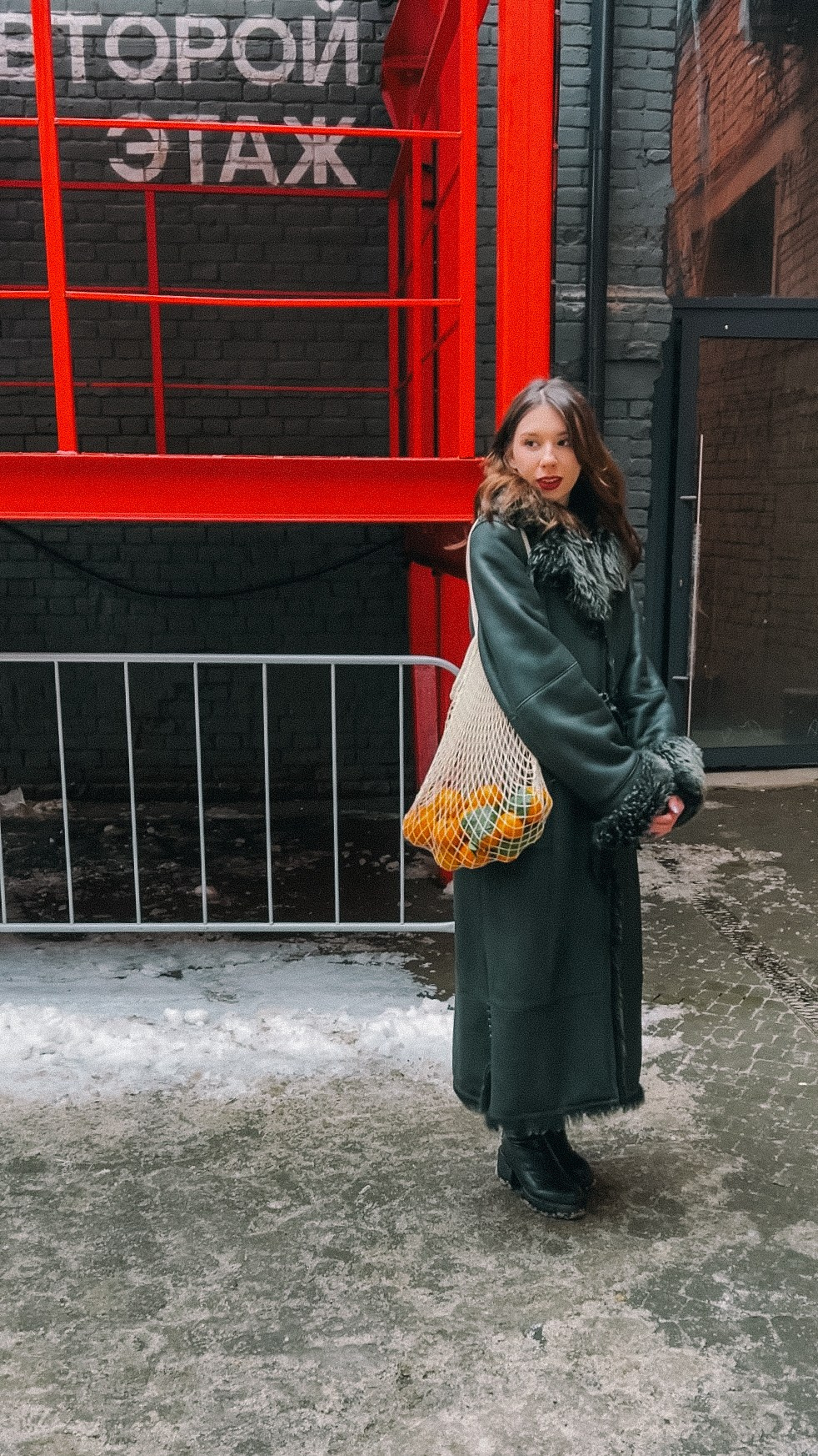 Фотосессия с еловыми ветками