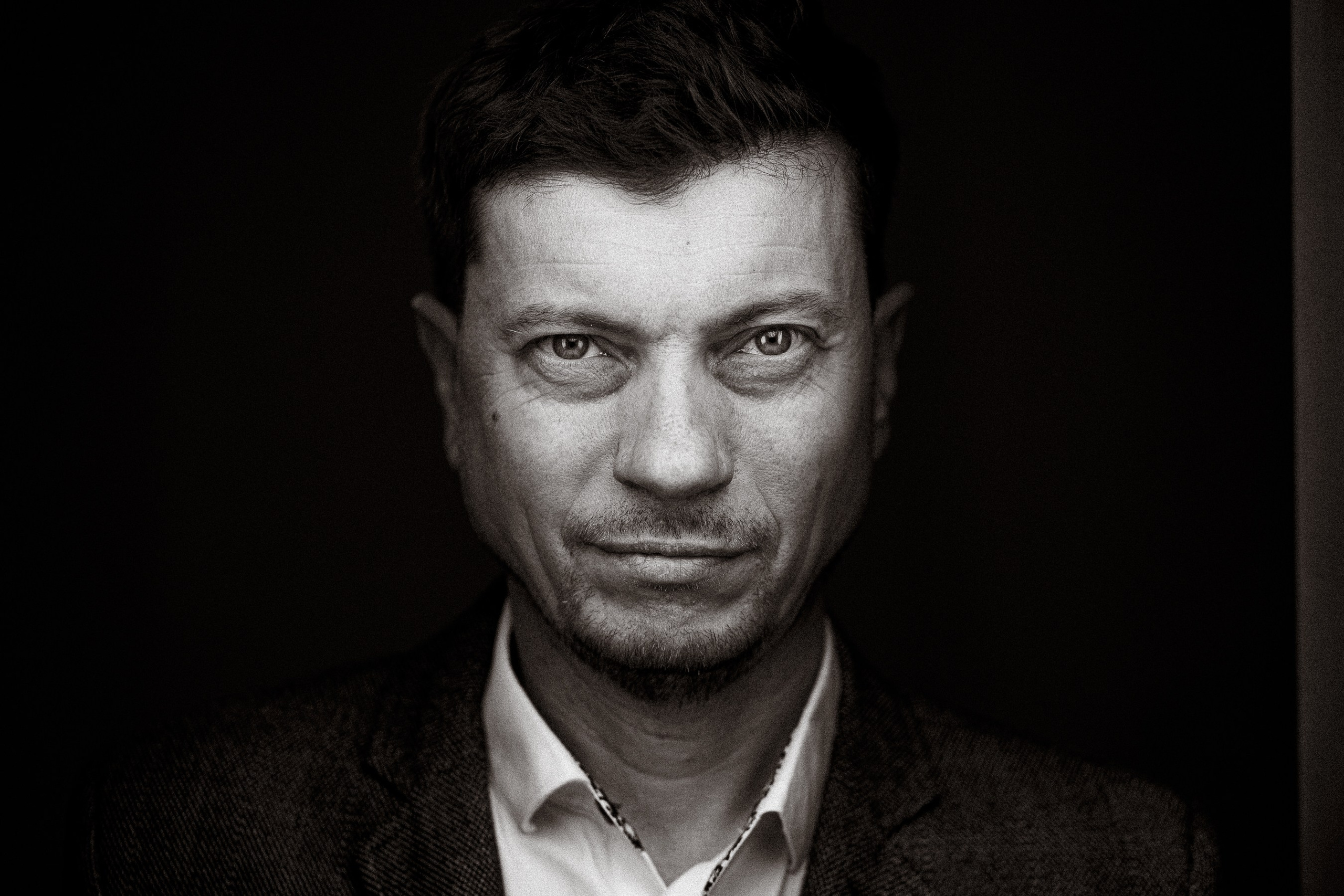 Авито. Бизнес-портрет | Хедшот-фотограф | Студия делового портрета в Москве