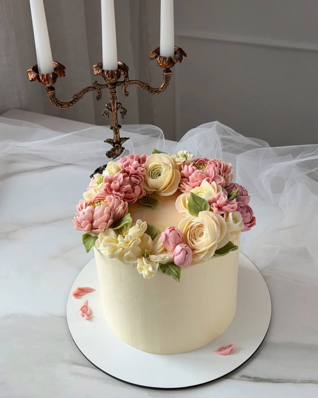 Аникина Юлия / Кремовая флористика в корейской технике