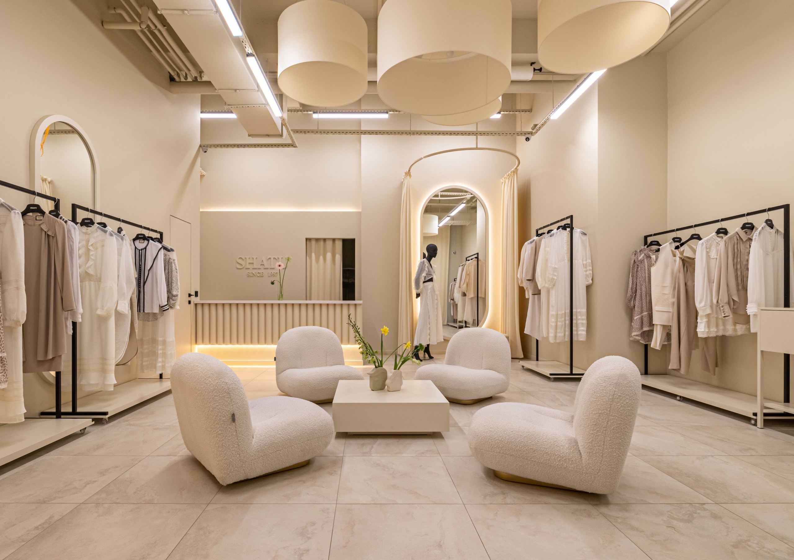 Елизавета Помялова - дизайнер интерьера. L. Deco интерьерный салон. Краски/обои/лепной декор