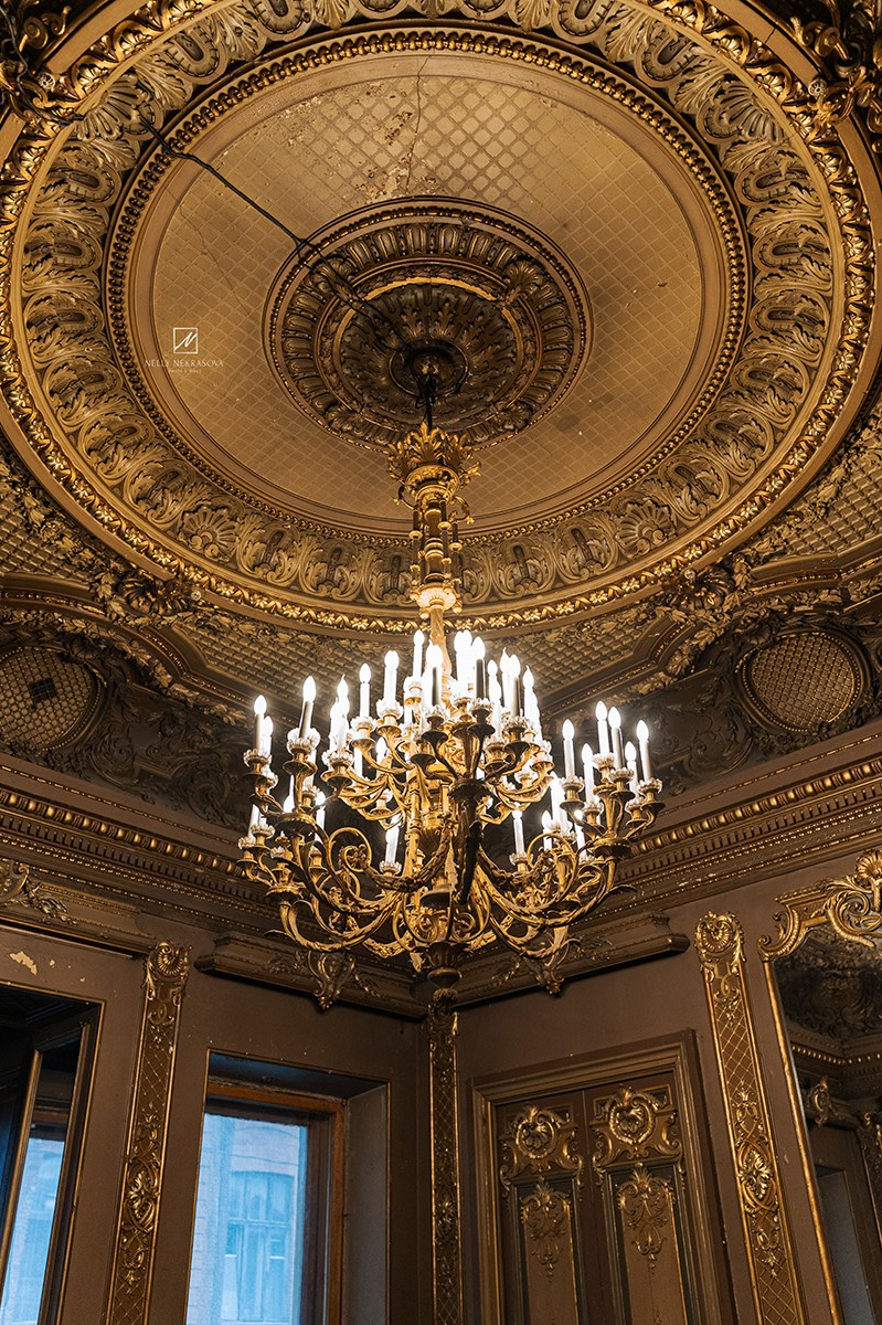 Заброшенный особняк Брусницыных на Васильевском острове. Фотограф и искусствовед в Туле и Санкт-Петербурге Нелли Некрасова