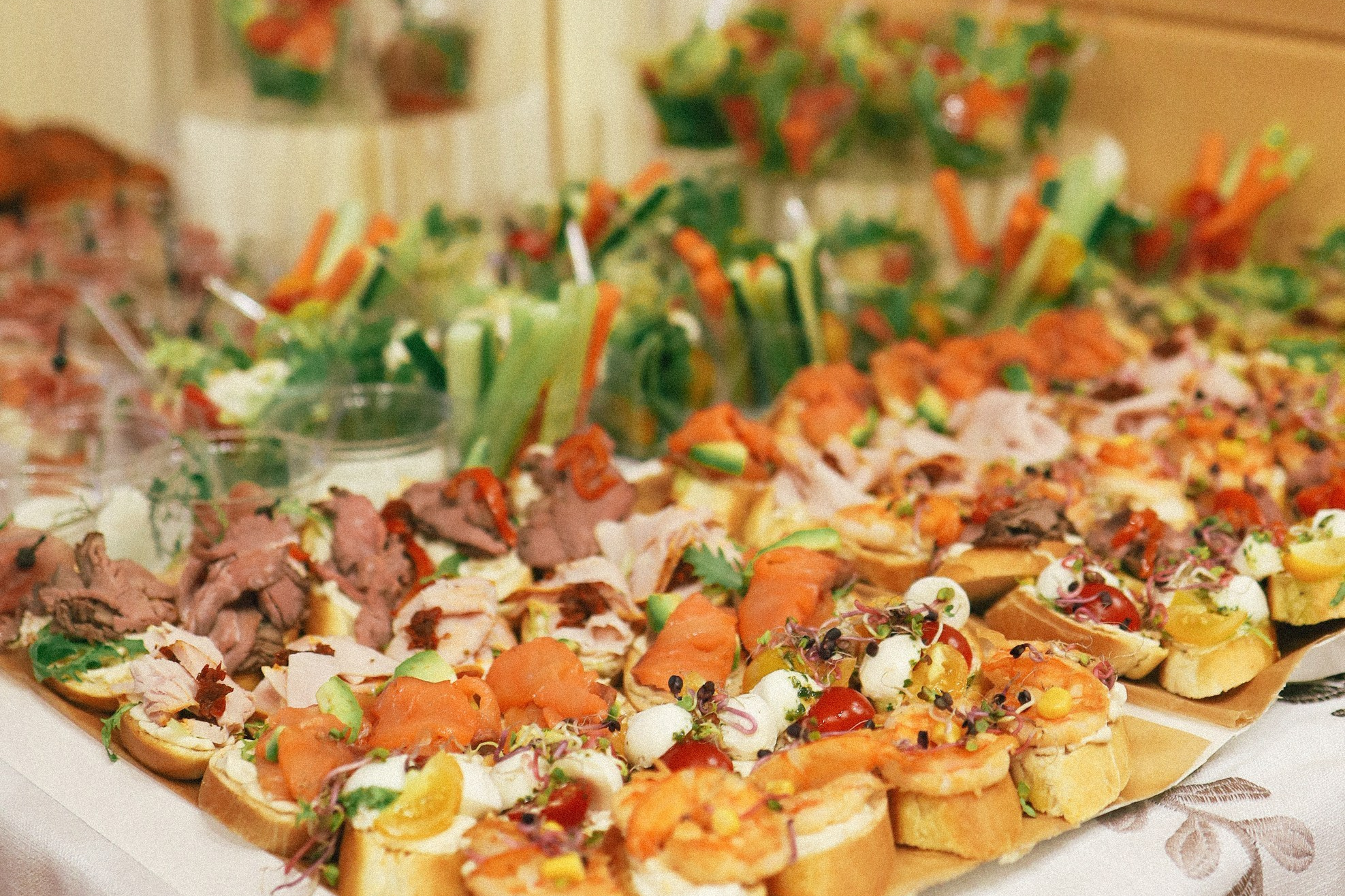 Веранда в Якушево для свадьбы, юбилея, корпоратива. Банкетный зал Веранда в Якушево у озера для свадеб, юбилеев, корпоративов. Официальный сайт