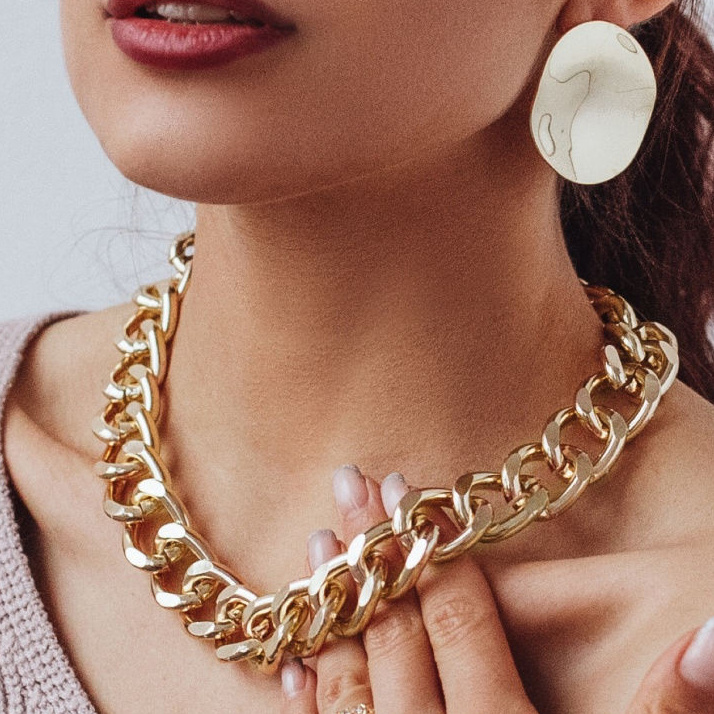 крупная золотая цепочка на шею