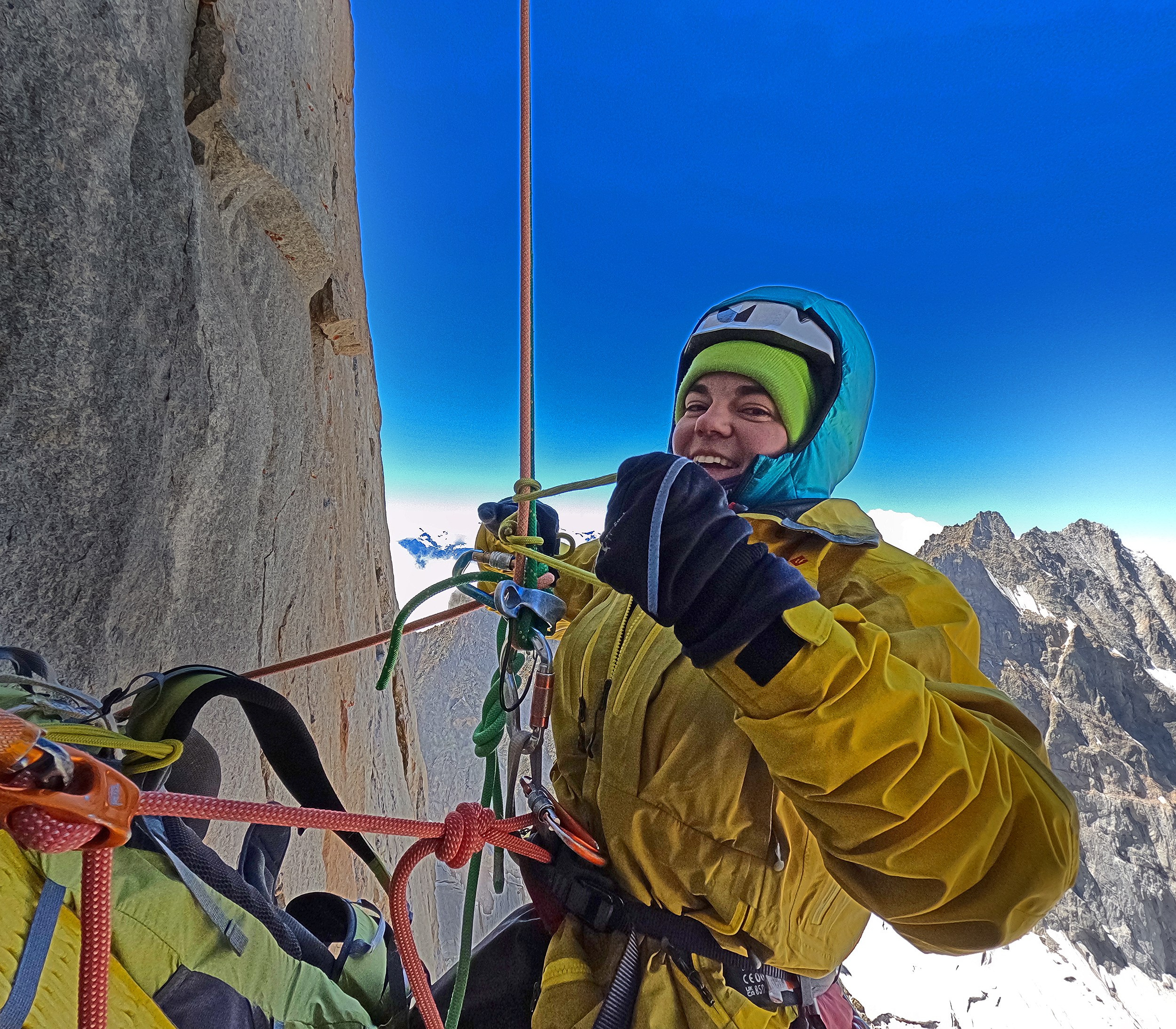 ЮЗ стена вершины Ушба Южная, маршрут Мышляева 6А (1). Премия Стальной Ангел