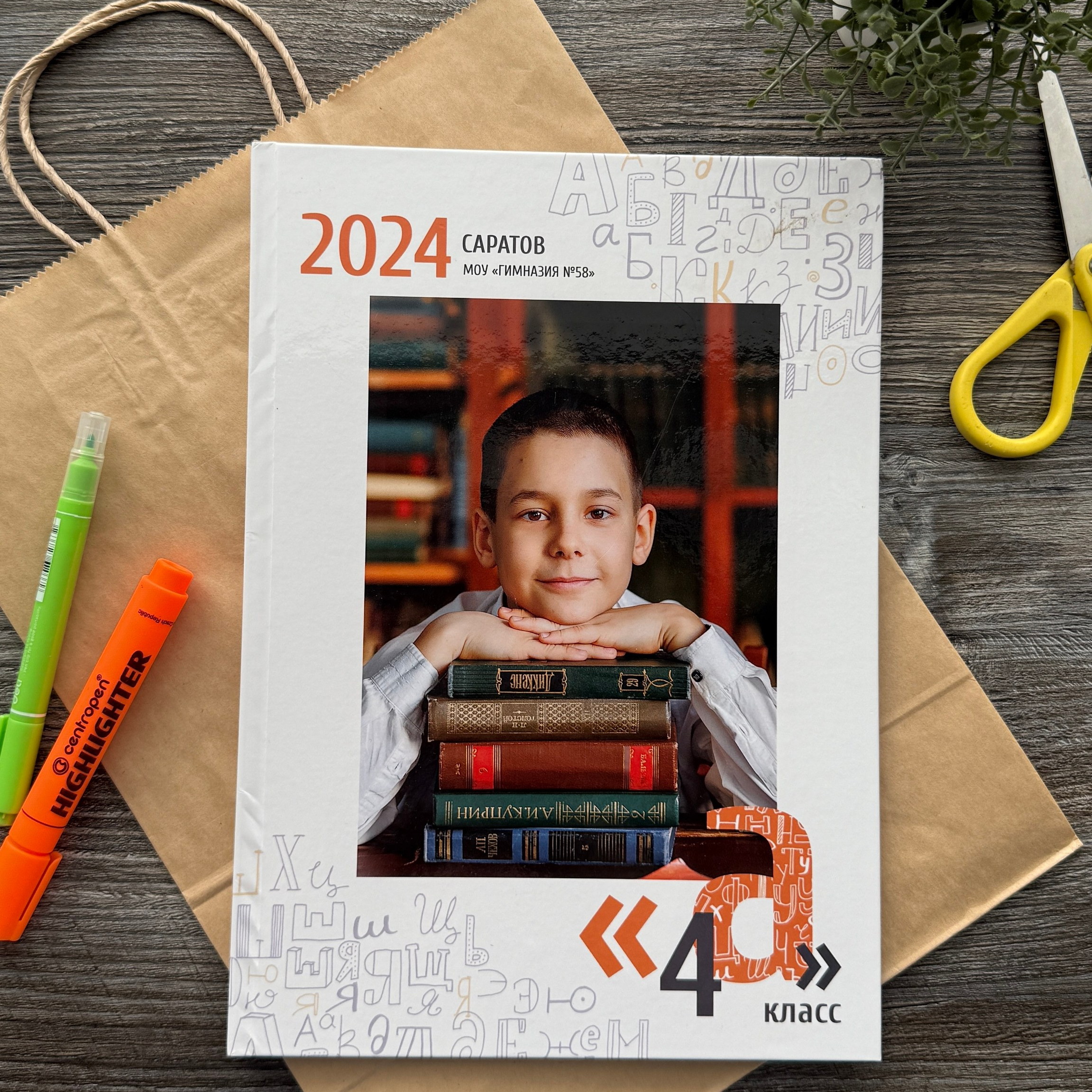 Выпускной альбом для школьников. Семейный фотограф в Саратове Юлия Охотникова