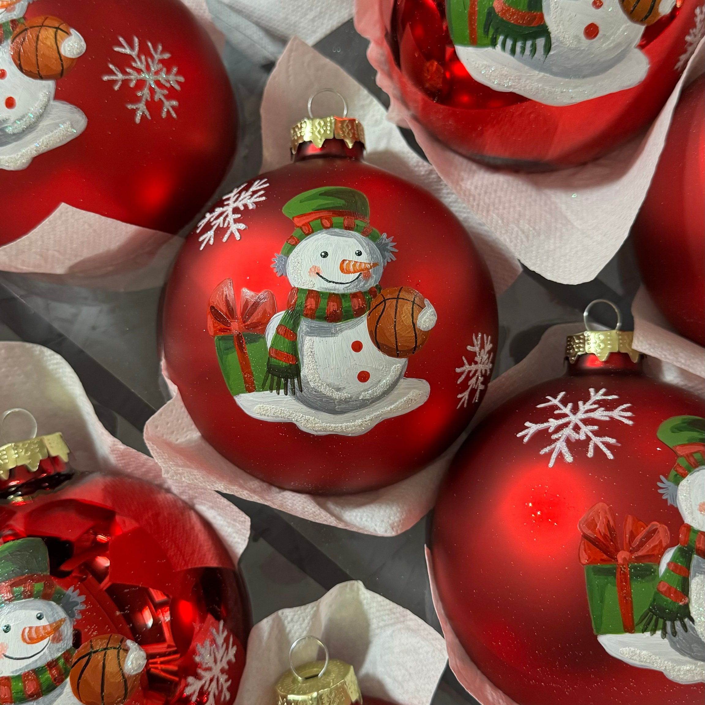 Портфолио — Локомотив. Художественная ручная роспись елочных шаров, корпоративные подарки и восковые аромасвечи