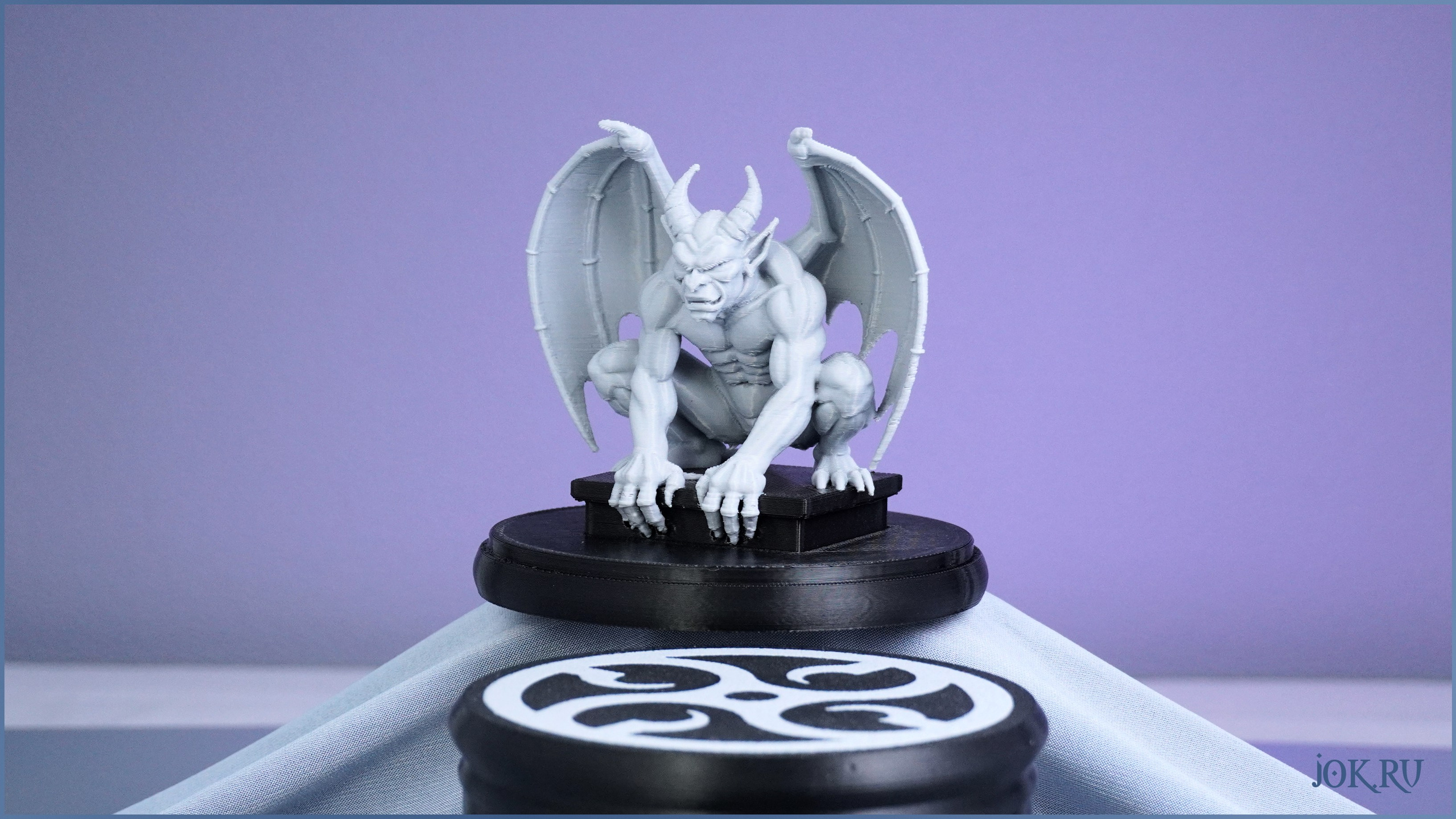 3D‑фигурка героя фильма: точная репликация образа, высокая детализация.