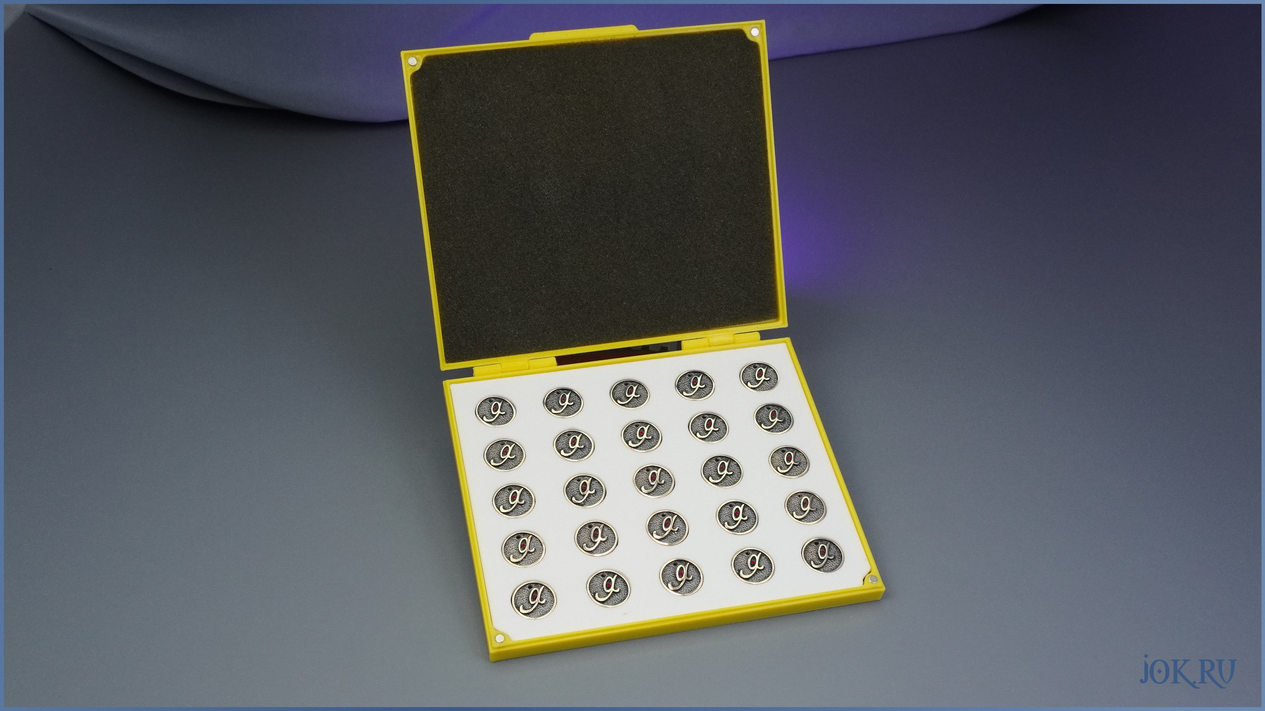 Серийное производство подвесок из металла с буквами