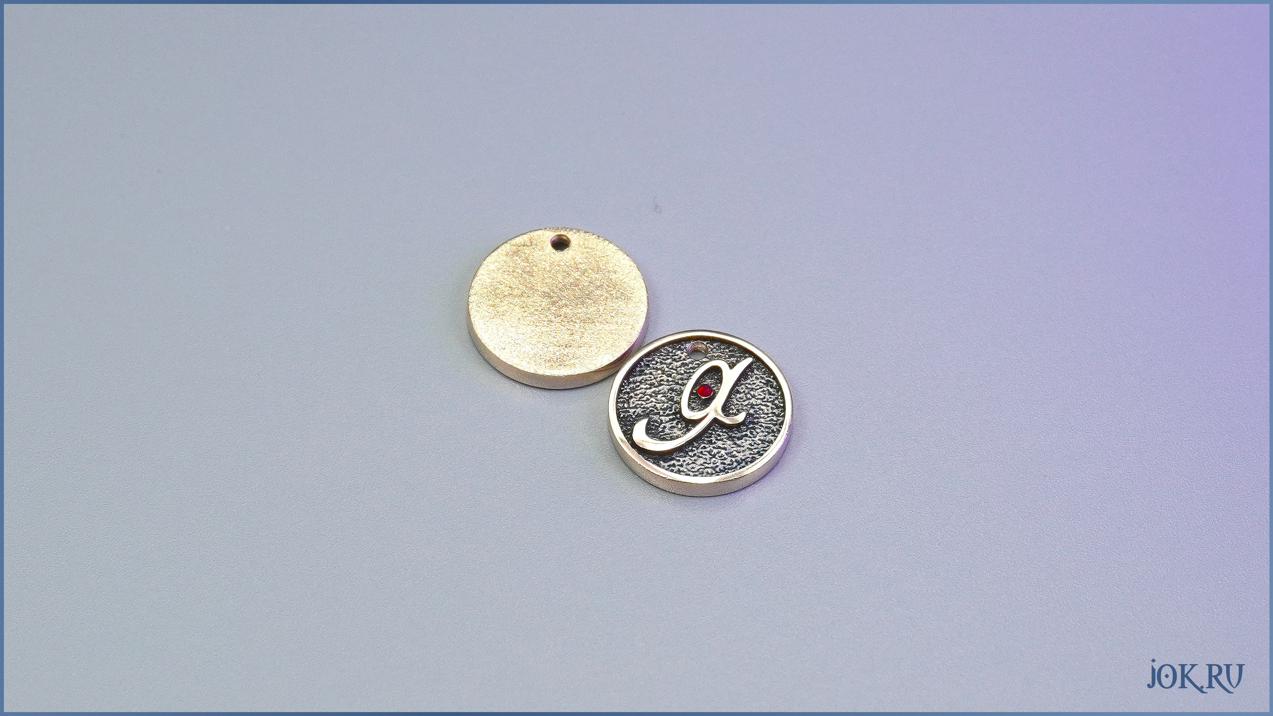 Брендовые подвески с буквами из металла, изготовленные на заказ