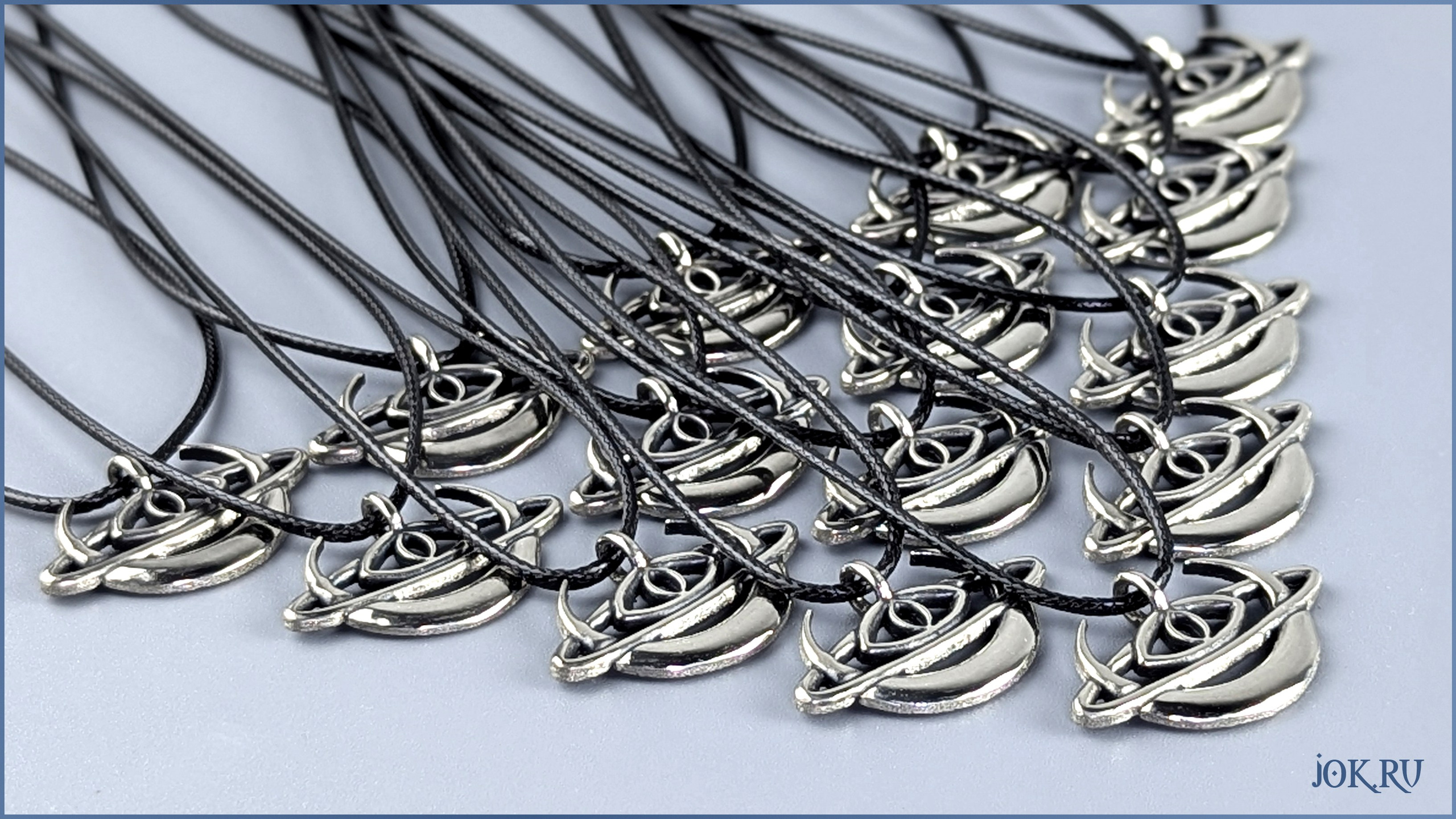 Металлические подвески с буквами, созданные по индивидуальному заказу для брендов